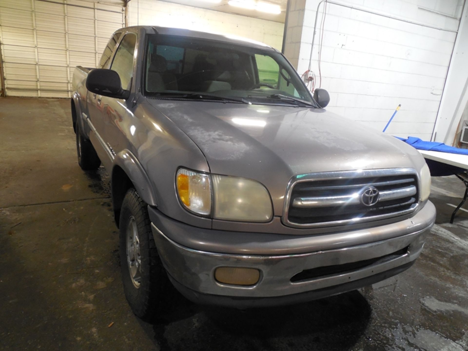 2001 Toyota Tundra extended cab, 4wd - Image 2 of 5