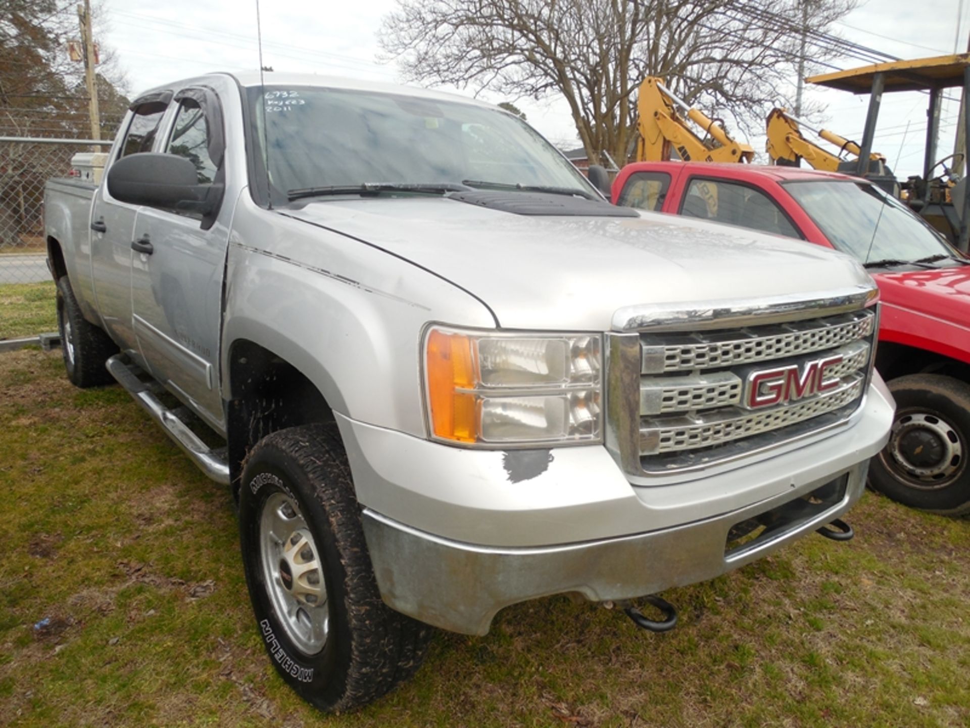 2011 GMC 2500 4wd, crew cab, - Image 2 of 5