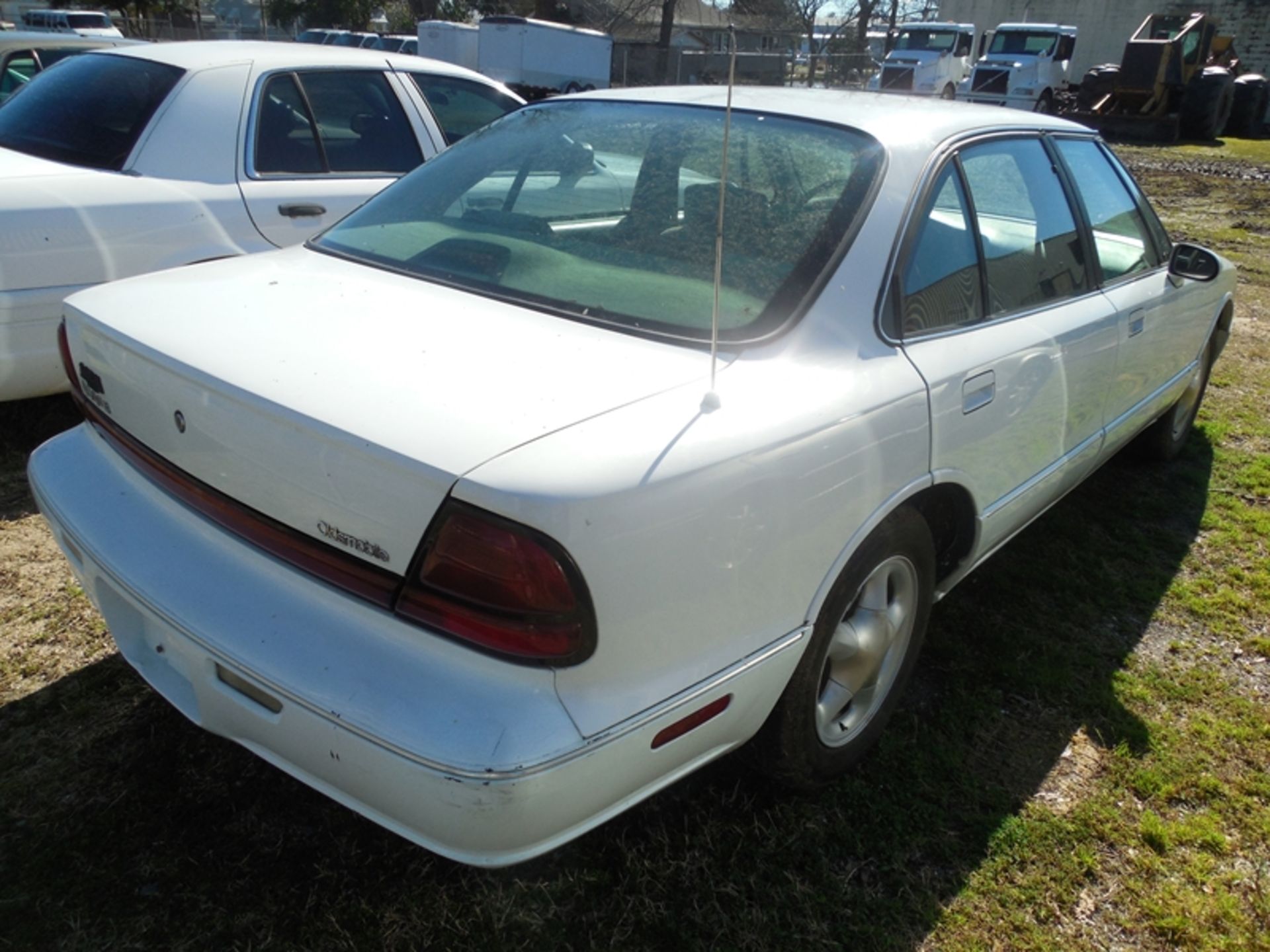 1999 OLDSMOBILE 88 LS  - 88,027 miles showing vin #1G3HN52K4X4826241 - Image 3 of 5