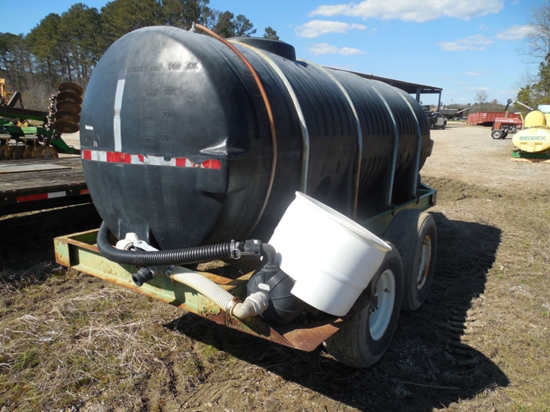 1000 gallon nurse tank on trailer with pump - Image 2 of 2