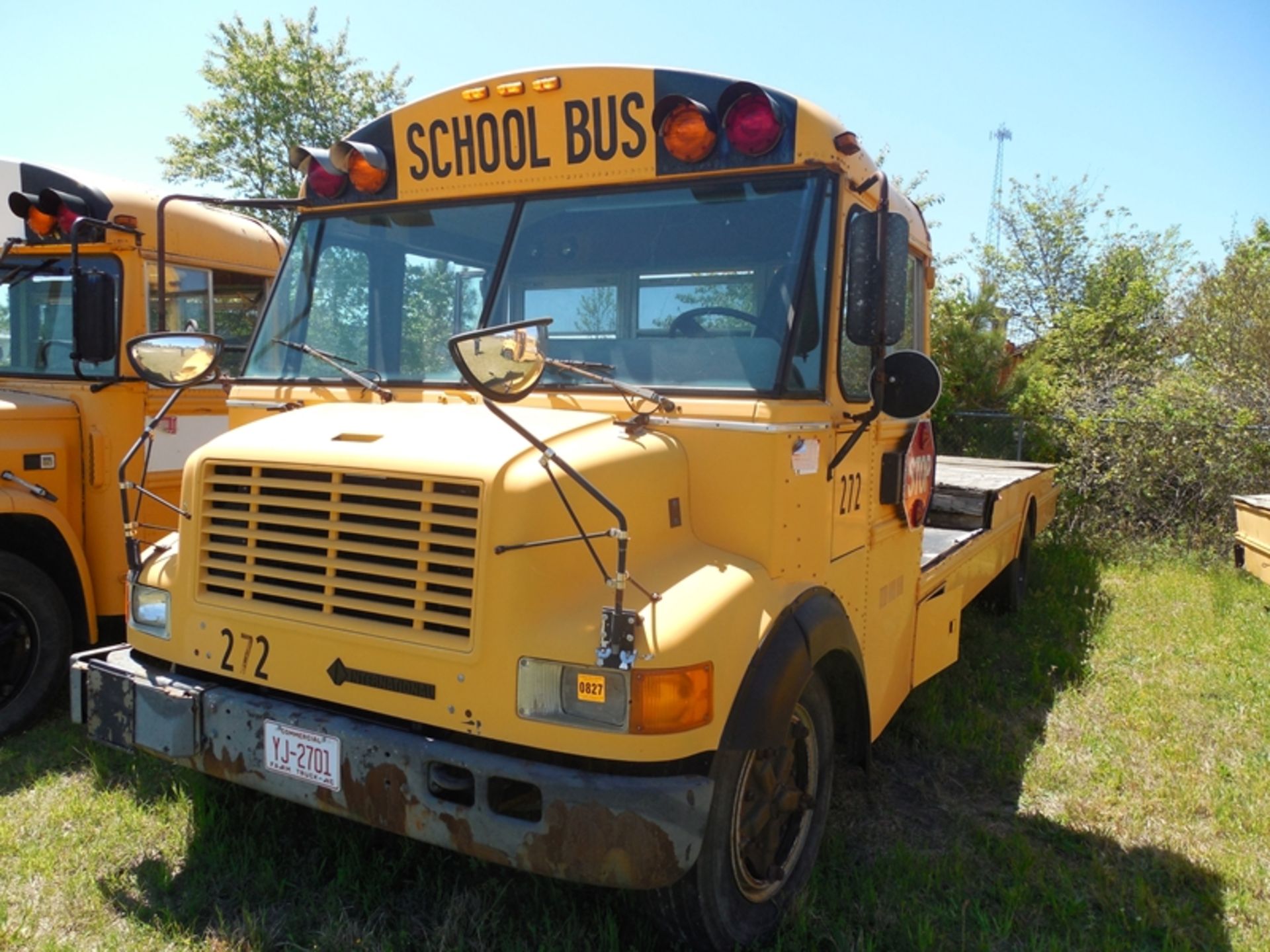 International bus converted to flat bed bad transmission vin# 1HVBDACN4RH576063