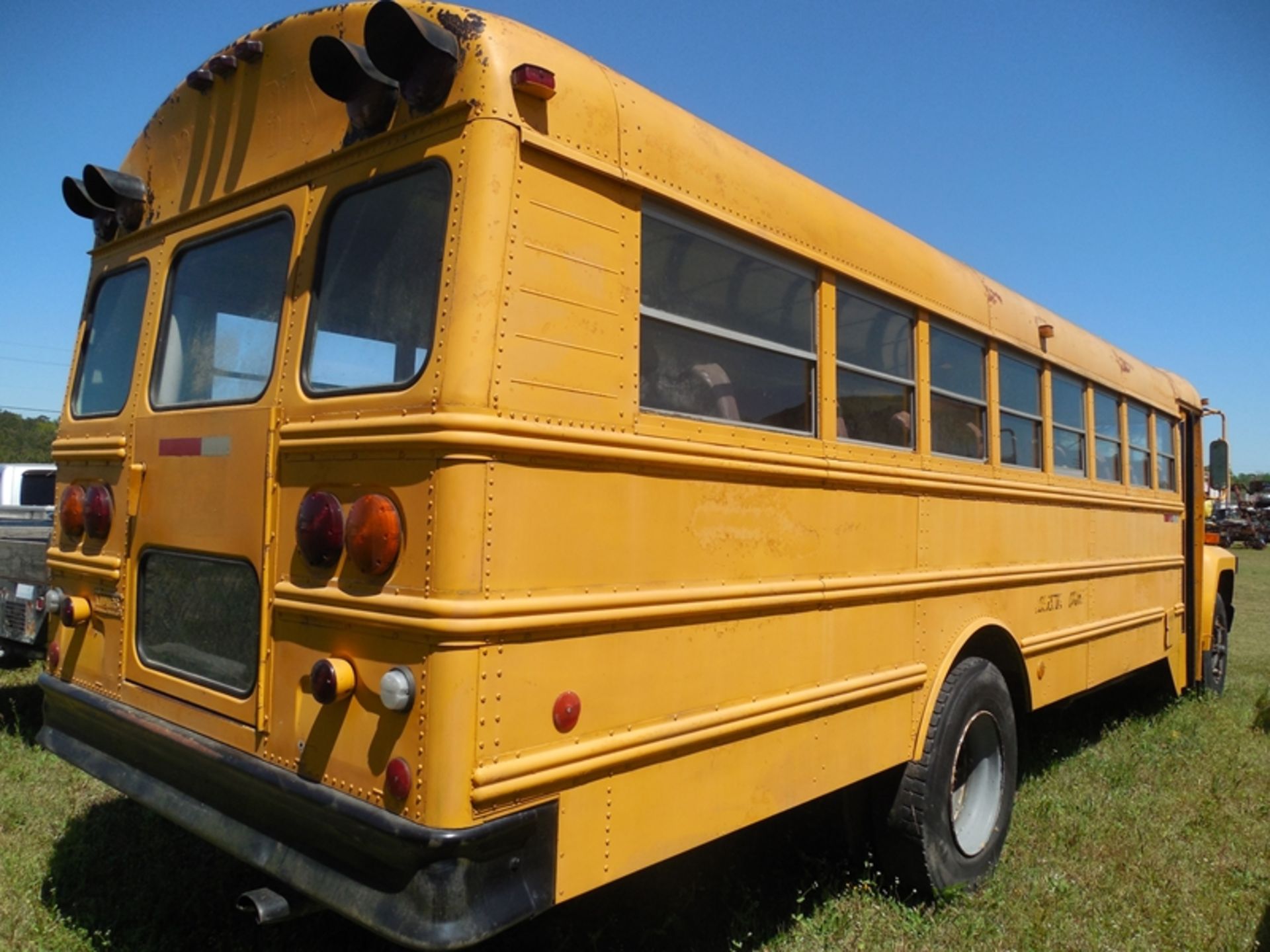 1987 Ford school bus dsl auto vin# 1FDWJ74N3HVA06150 - Image 4 of 5