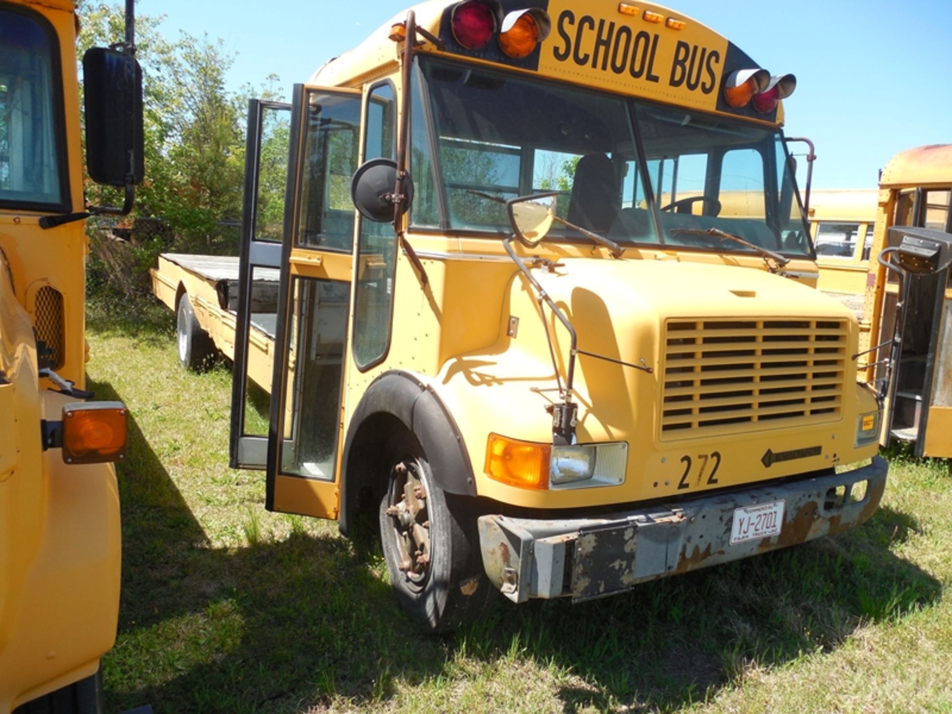 International bus converted to flat bed bad transmission vin# 1HVBDACN4RH576063 - Image 3 of 3