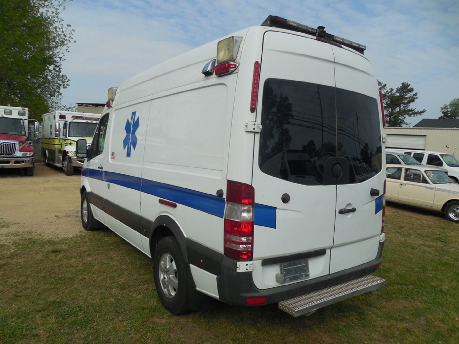 2010 Mercedes Sprinter dsl, ambulance 329,856 miles vin# WD3PE7CCXA5476270 - Image 5 of 6