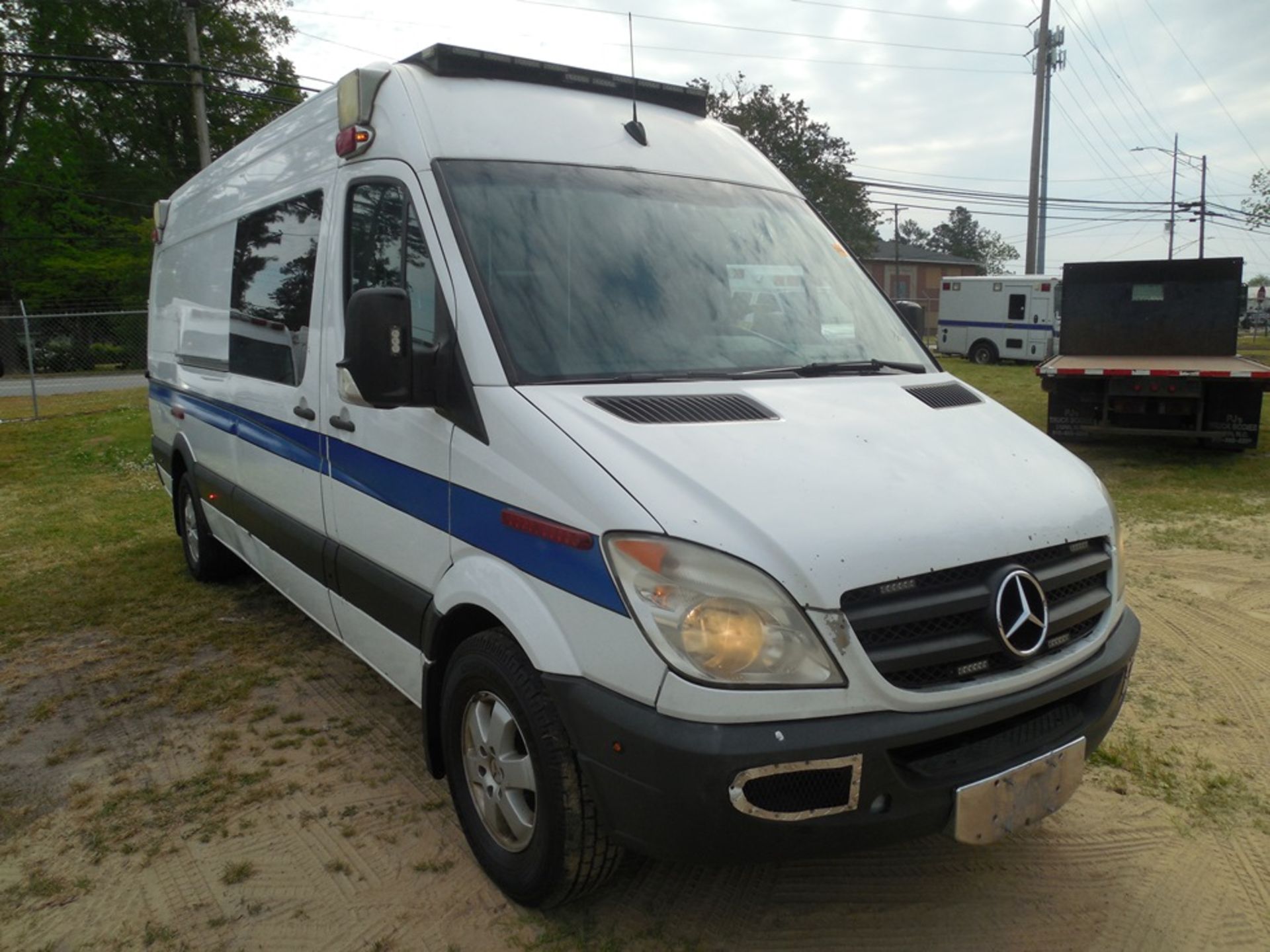 2011 Mercedes Sprinter dsl, ambulance 324,914 miles vin# WD3PE8CC6B5504105 - Image 3 of 6
