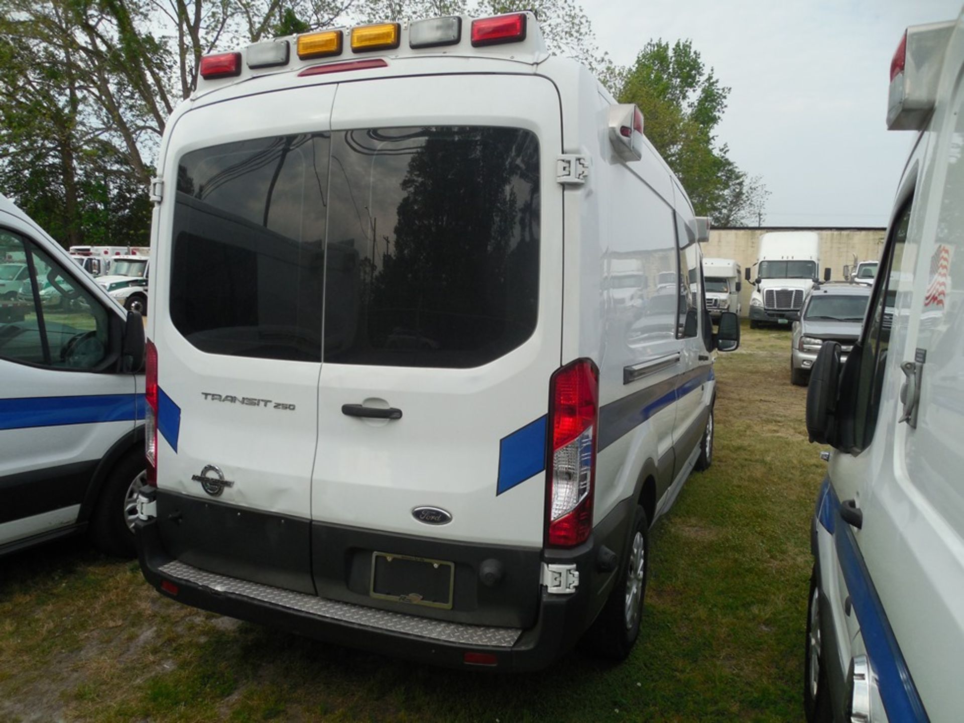 2015 Ford Tansit 250 dsl ambulance 98,714 miles vin# 1FDYR2CV4FKB33641 - Image 4 of 6