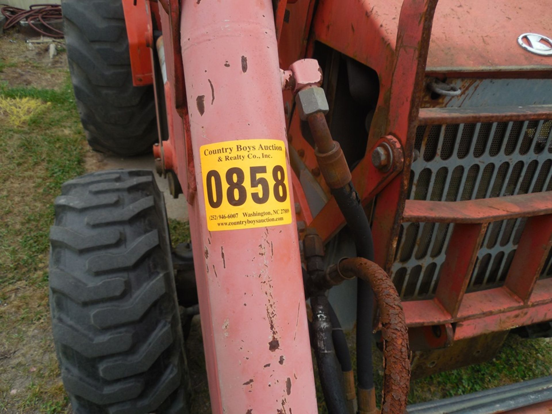 Kubota L48 Tractor Hydrostat trans. 4wd, forks and 4 in 1 bucket, backhoe attachement