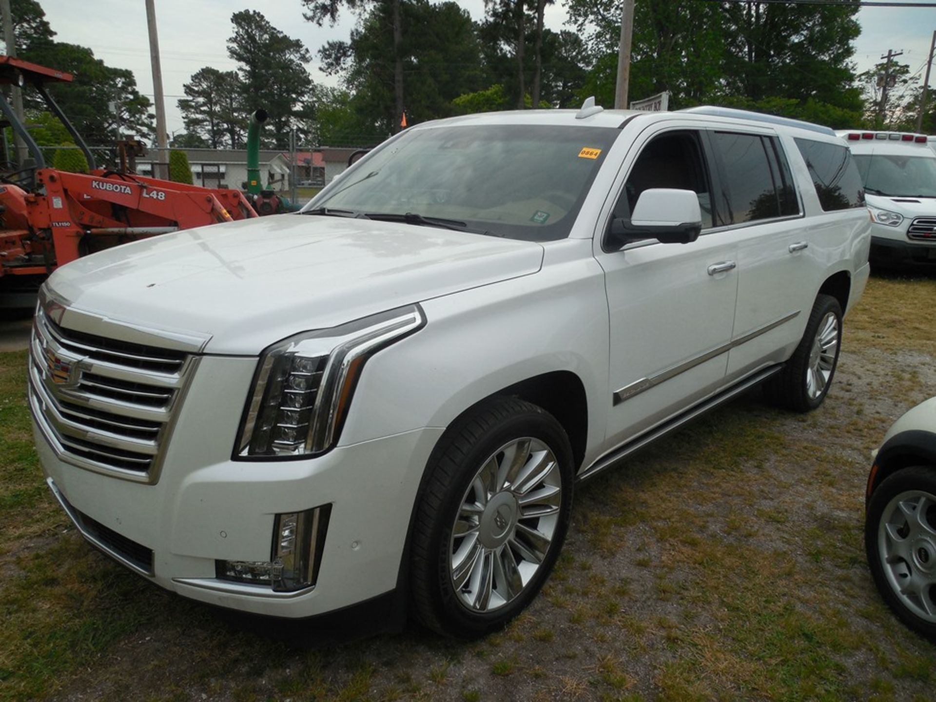 2017 Cadilac Escalade Platinum ESV 4wd vin# 1GY54KKJ8HR206490 44,498 miles - Image 2 of 8