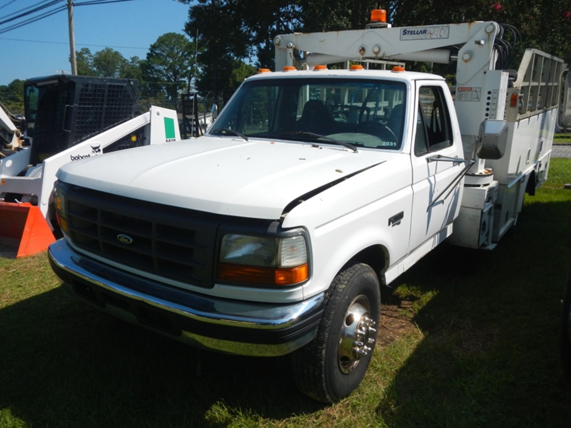 1997 FORD Super Duty 7.3L tire service truck, diesel, reg cab, 5 spd, VIN 3FELF47F6VMA62947 - 233,