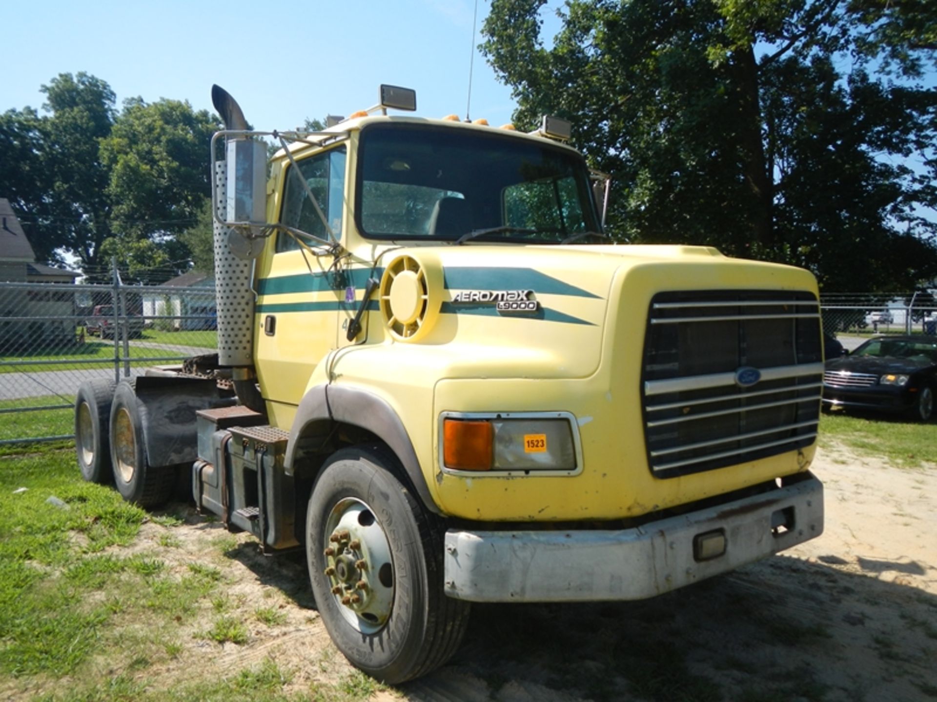 1994 FORD Aeromax L9000 day cab road tractor VIN 1FDYY95XXRVA27658 - Image 2 of 5