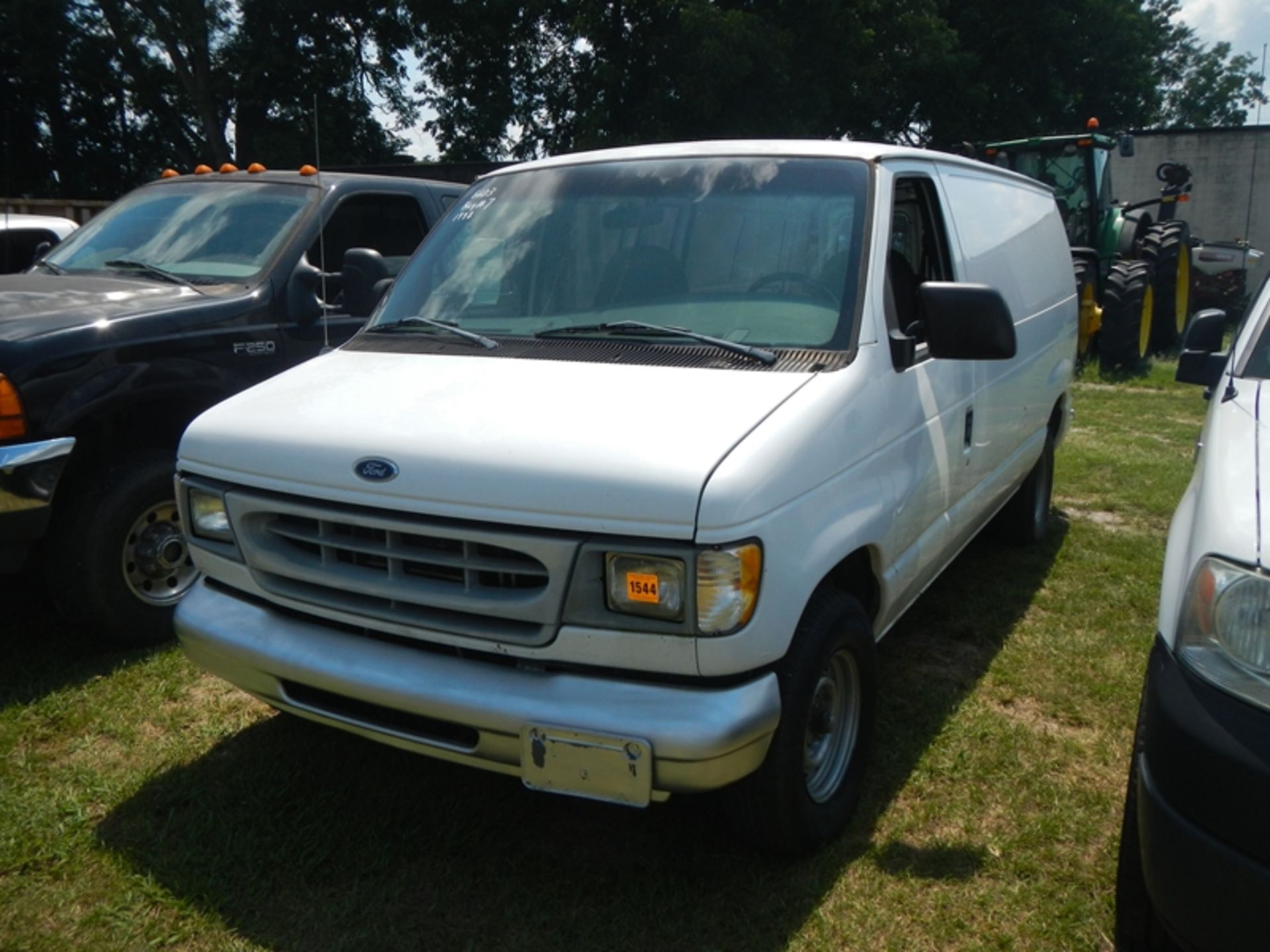 1998 FORD E150 work van - 4.2L V6, VIN 1FTRE1424WHB29847 - 288,894 miles