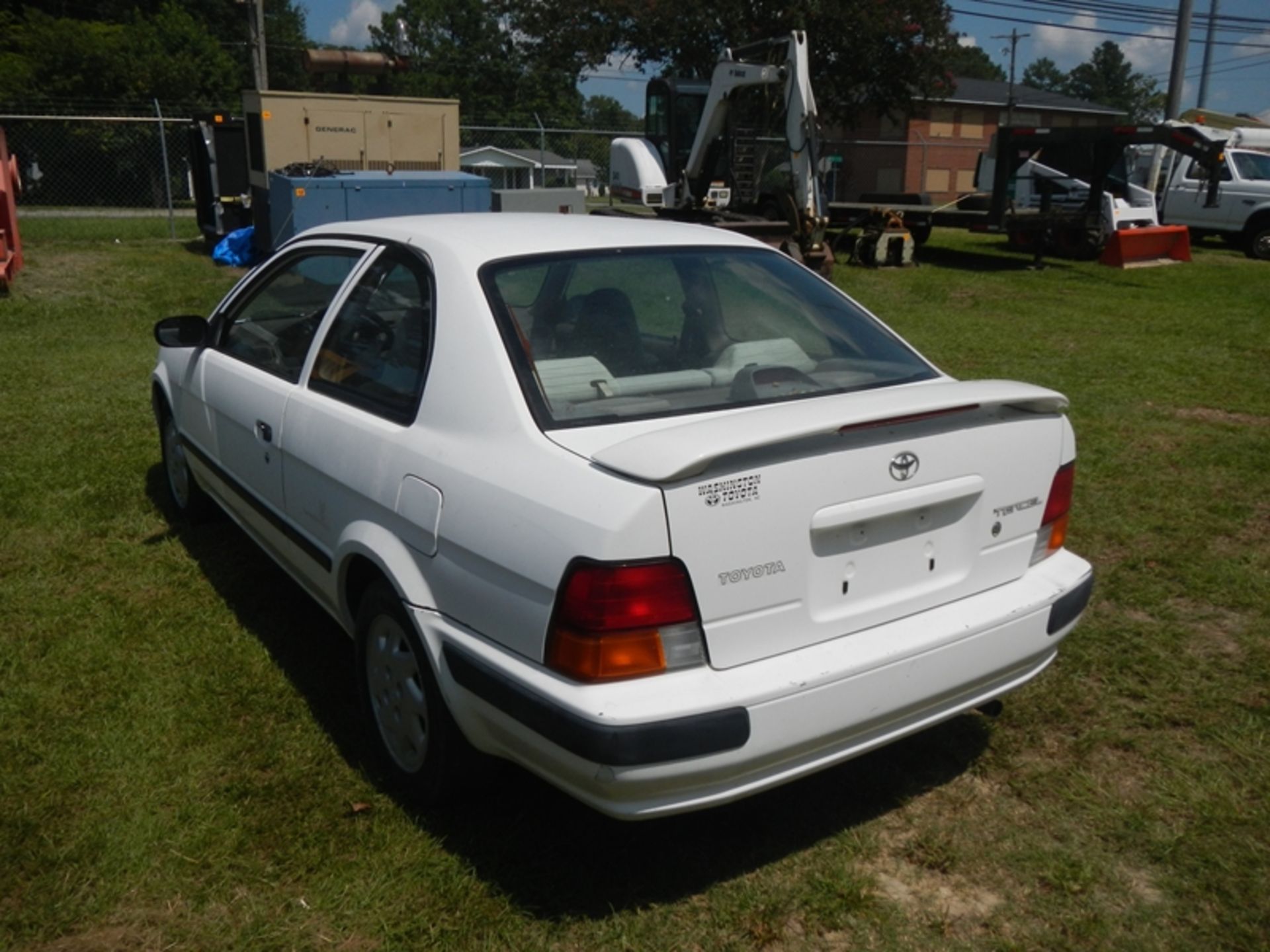 1997 TOYOTA Tercel, manual 5-speed trans. VIN JT2AC52L0V0273102 - 44,377 miles - Image 4 of 6