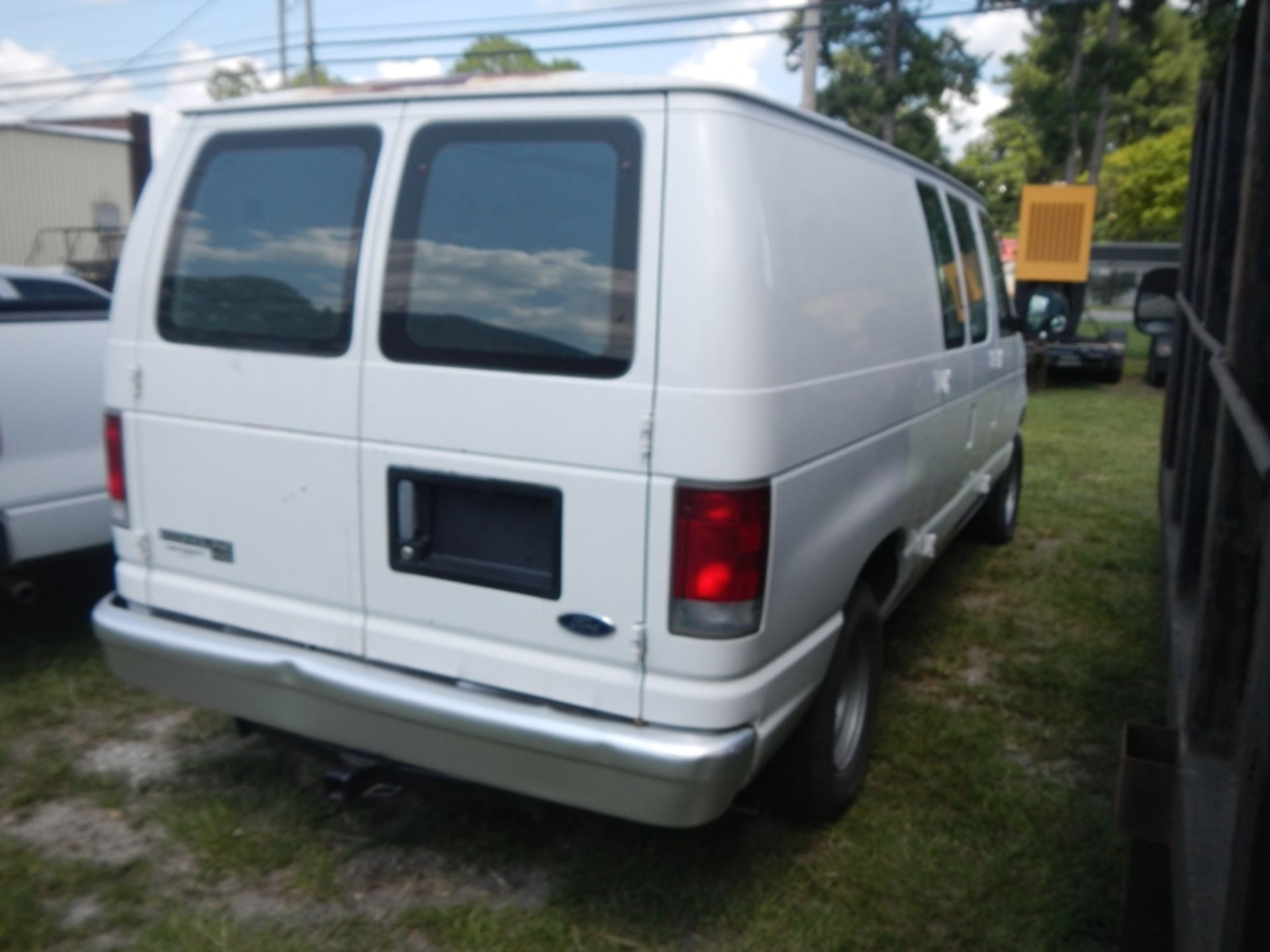 1998 FORD E150 work van - 4.2L V6, VIN 1FTRE1424WHB29847 - 288,894 miles - Image 3 of 6