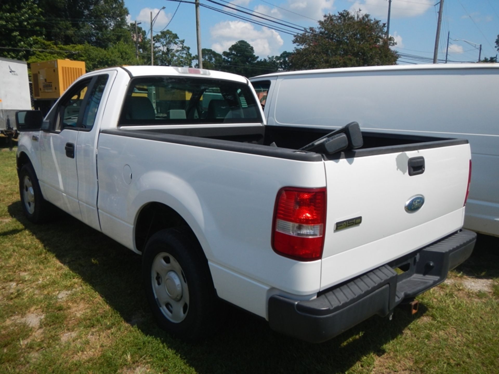 2007 FORD F150 reg cab pickup, gas engine, 1FTRF12W07KB81600 - 214,532 miles - Image 4 of 5