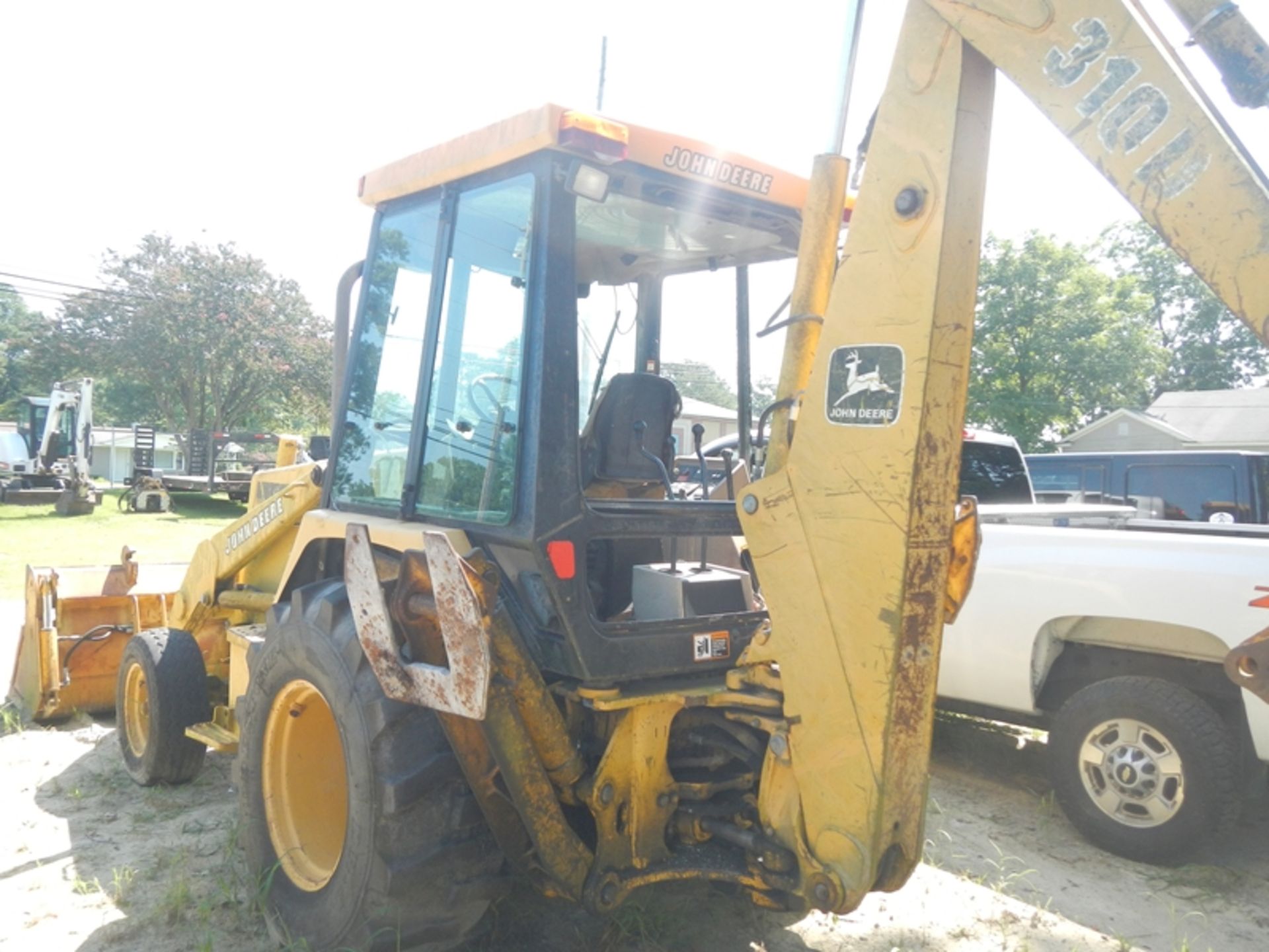 JD 310D Backhoe/Loader, 4in1 front bucket,  7,187 hrs (cranks, runs, moves... but needs clutch) - Image 5 of 8