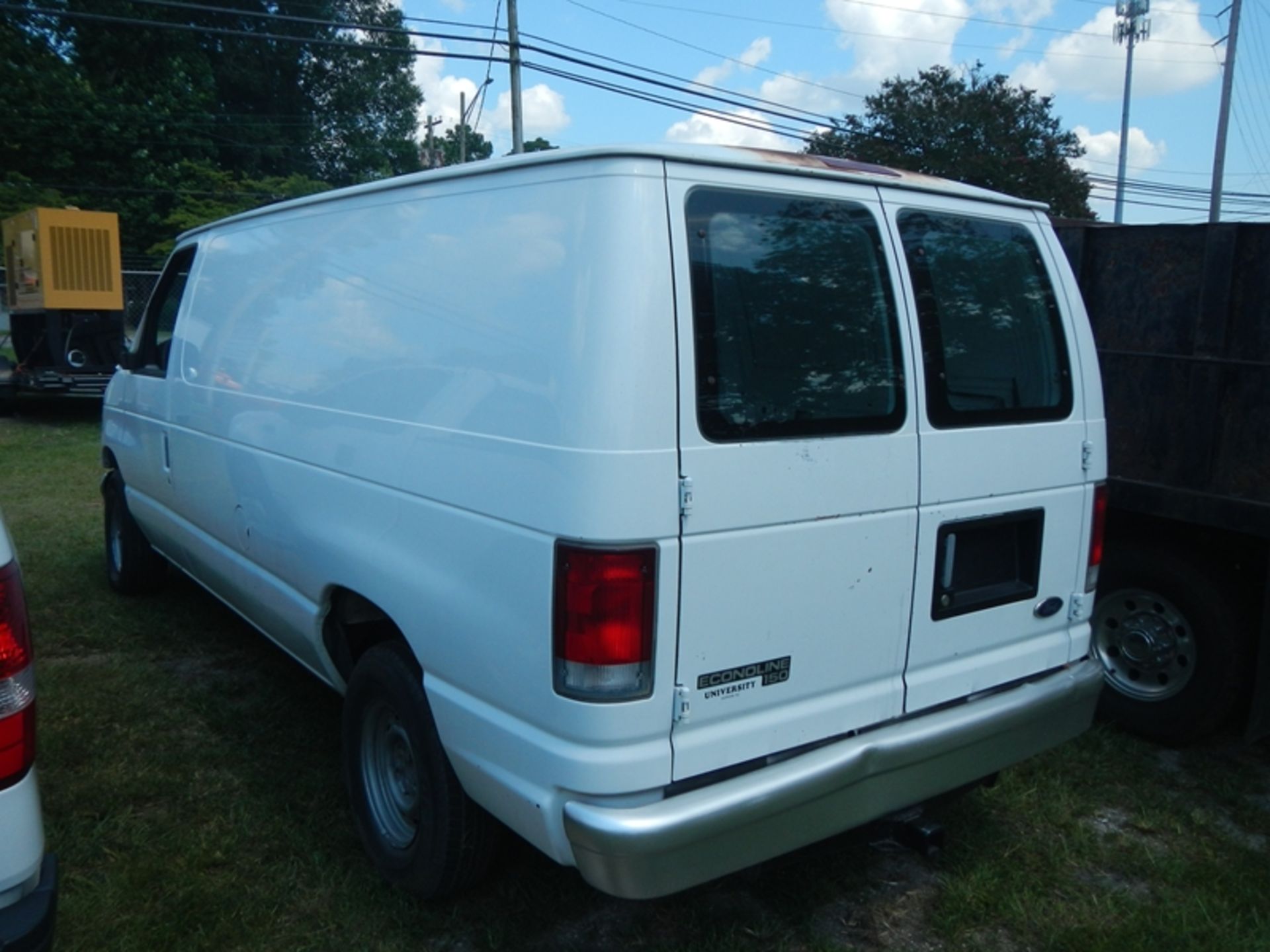 1998 FORD E150 work van - 4.2L V6, VIN 1FTRE1424WHB29847 - 288,894 miles - Image 4 of 6