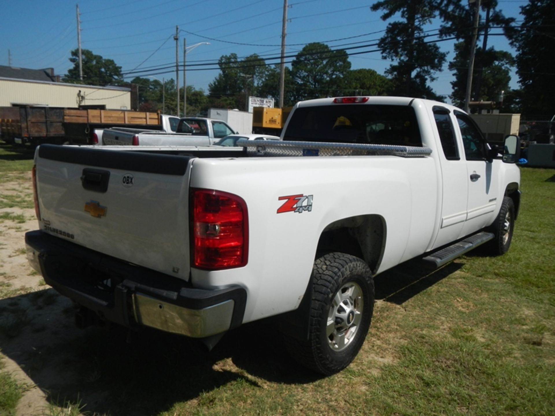 2011 CHEVROLET Silverado 2500 Z71 LT 4x4, gas, Xcab, VIN 1GC2KXCGXBZ307842 - 184,865 miles - Image 3 of 5