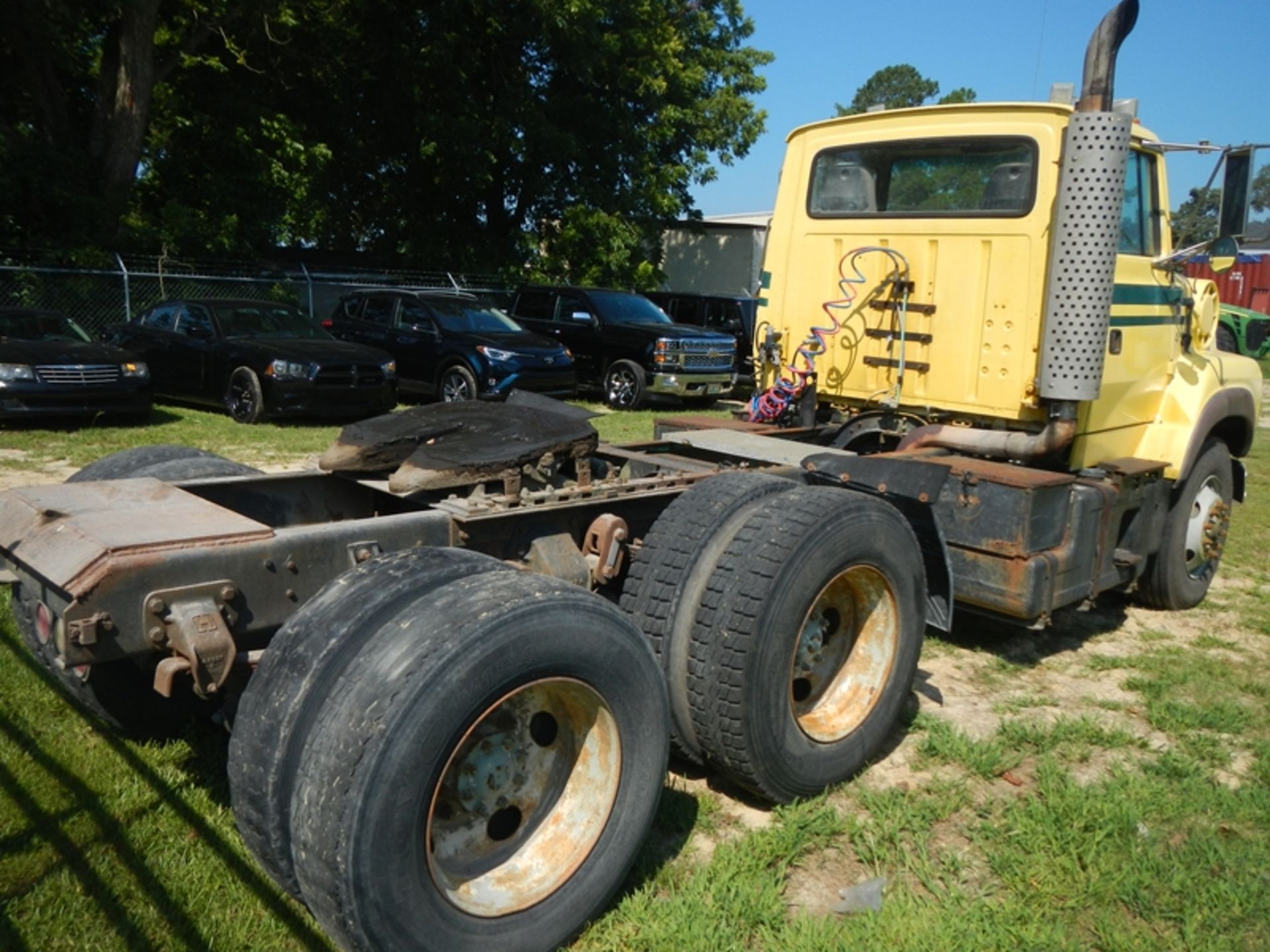 1994 FORD Aeromax L9000 day cab road tractor VIN 1FDYY95XXRVA27658 - Image 3 of 5