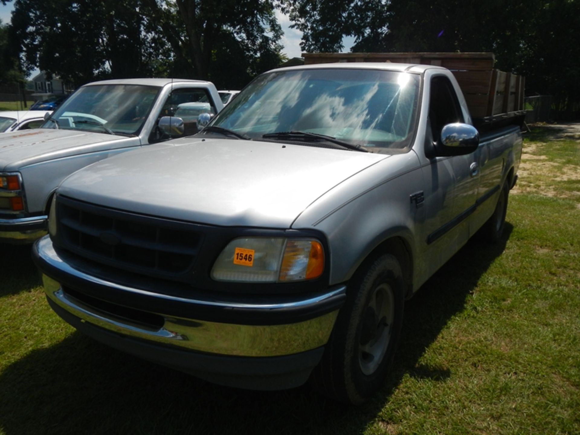 1998 FORD F150 reg cab pickup, gas engine, electric dump bed insert, 1FTRF17L6WNC30584 - 232,701