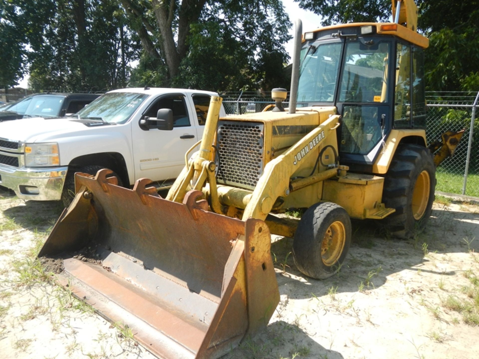 JD 310D Backhoe/Loader, 4in1 front bucket,  7,187 hrs (cranks, runs, moves... but needs clutch)