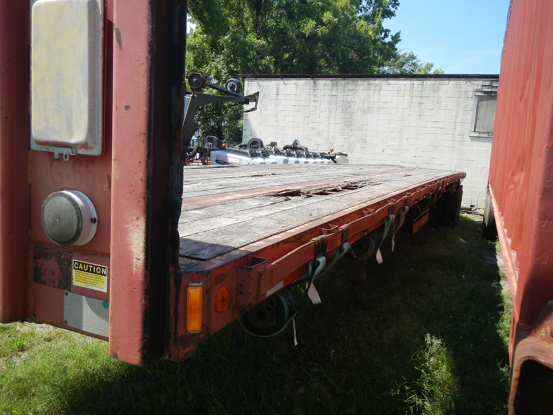 2000 Fruehauf 45' steel flatbed trailer vin# 2P0452XTW013007 NO TITLE - Image 2 of 6