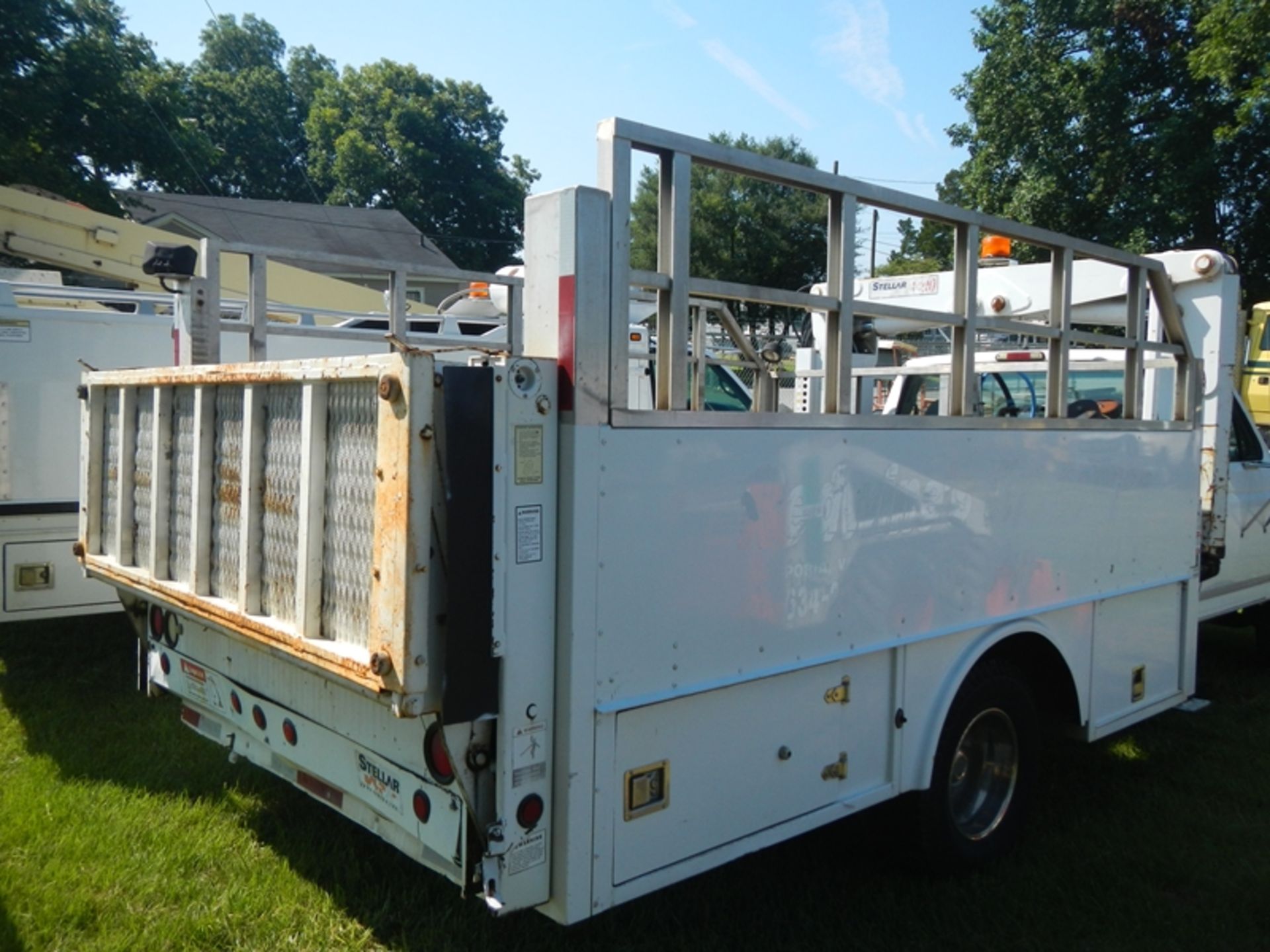 1997 FORD Super Duty 7.3L tire service truck, diesel, reg cab, 5 spd, VIN 3FELF47F6VMA62947 - 233, - Image 3 of 5