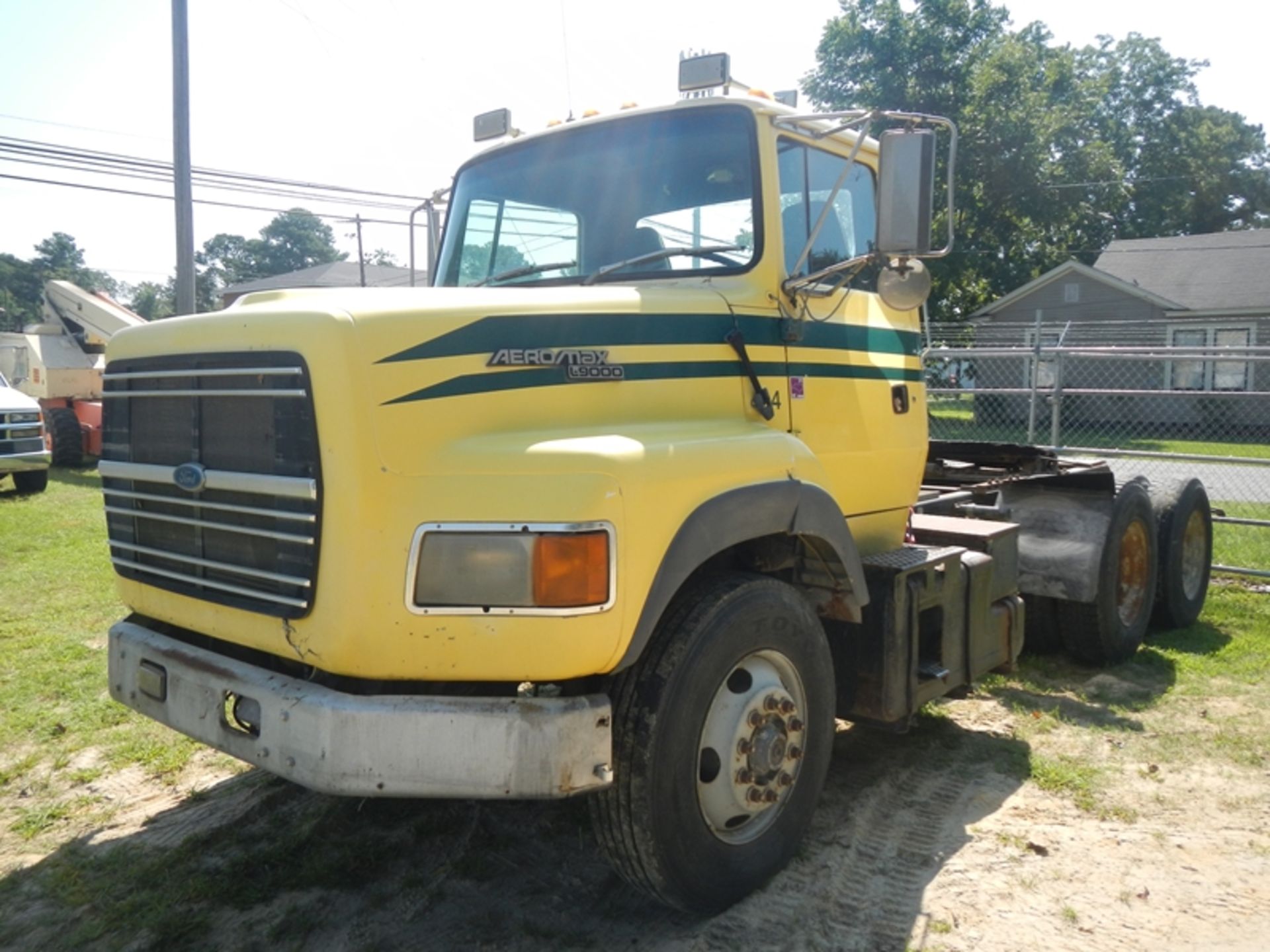 1994 FORD Aeromax L9000 day cab road tractor VIN 1FDYY95XXRVA27658