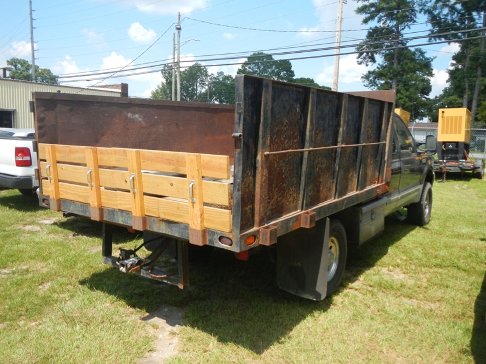 2001 FORD F250 Xcab, gas, with 10ft electric dump, vin 1FTNX21LX1EB16803 - Image 3 of 7