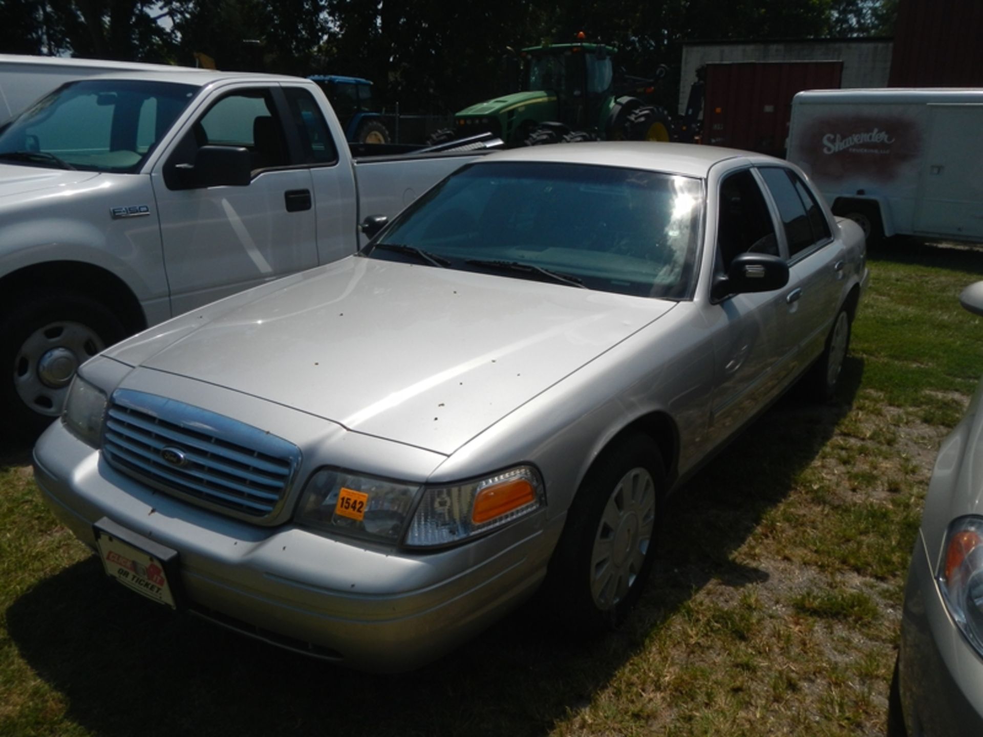 2009 FORD Crown Victoria (retired police cruiser) VIN 2FAHP71V59X102450 - 80,885 miles