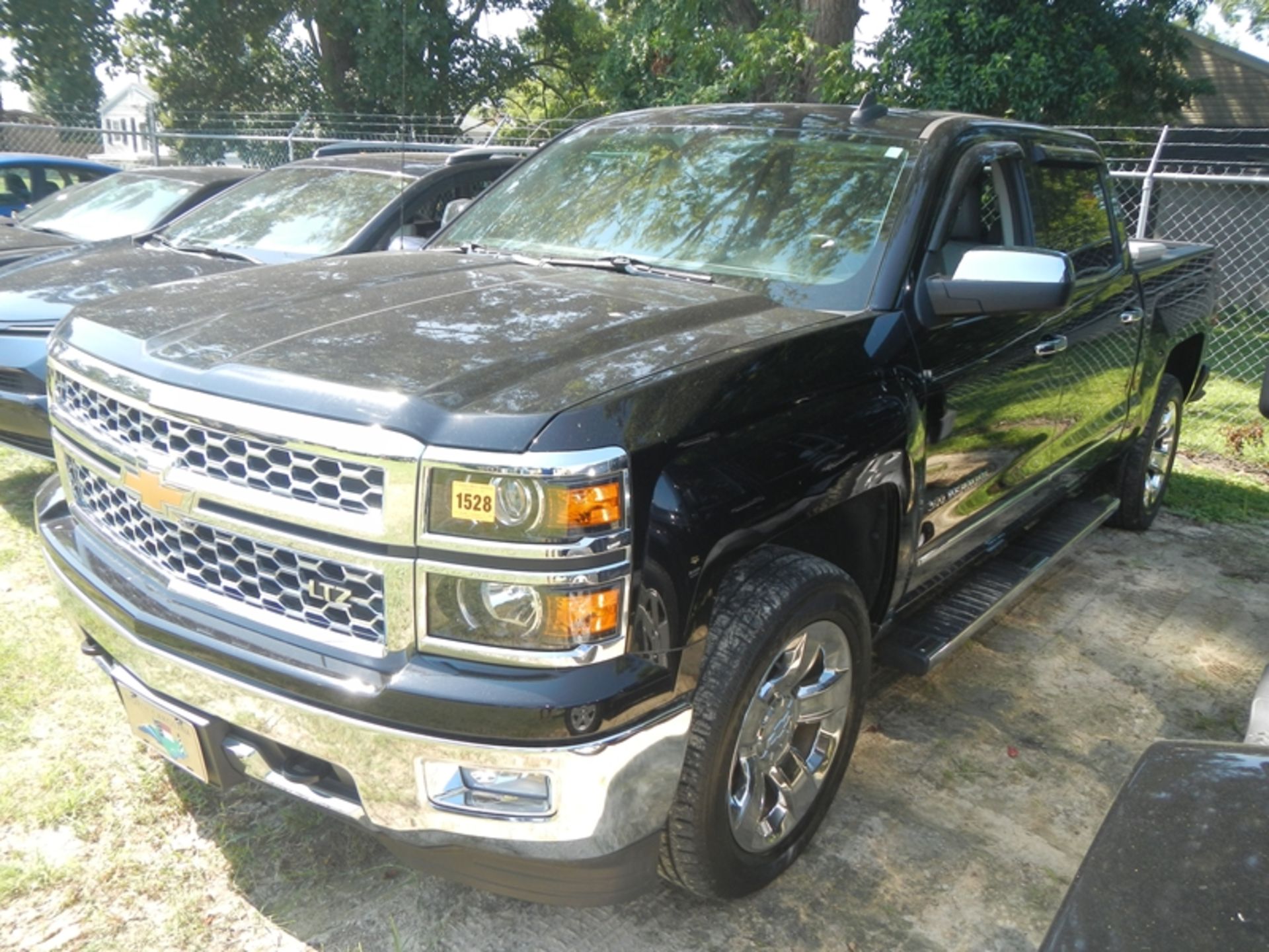 2015 CHEVROLET Silverado LTZ, crew cab, 4WD, VIN 3GCUKSEC9FG388084 - 82,537 miles