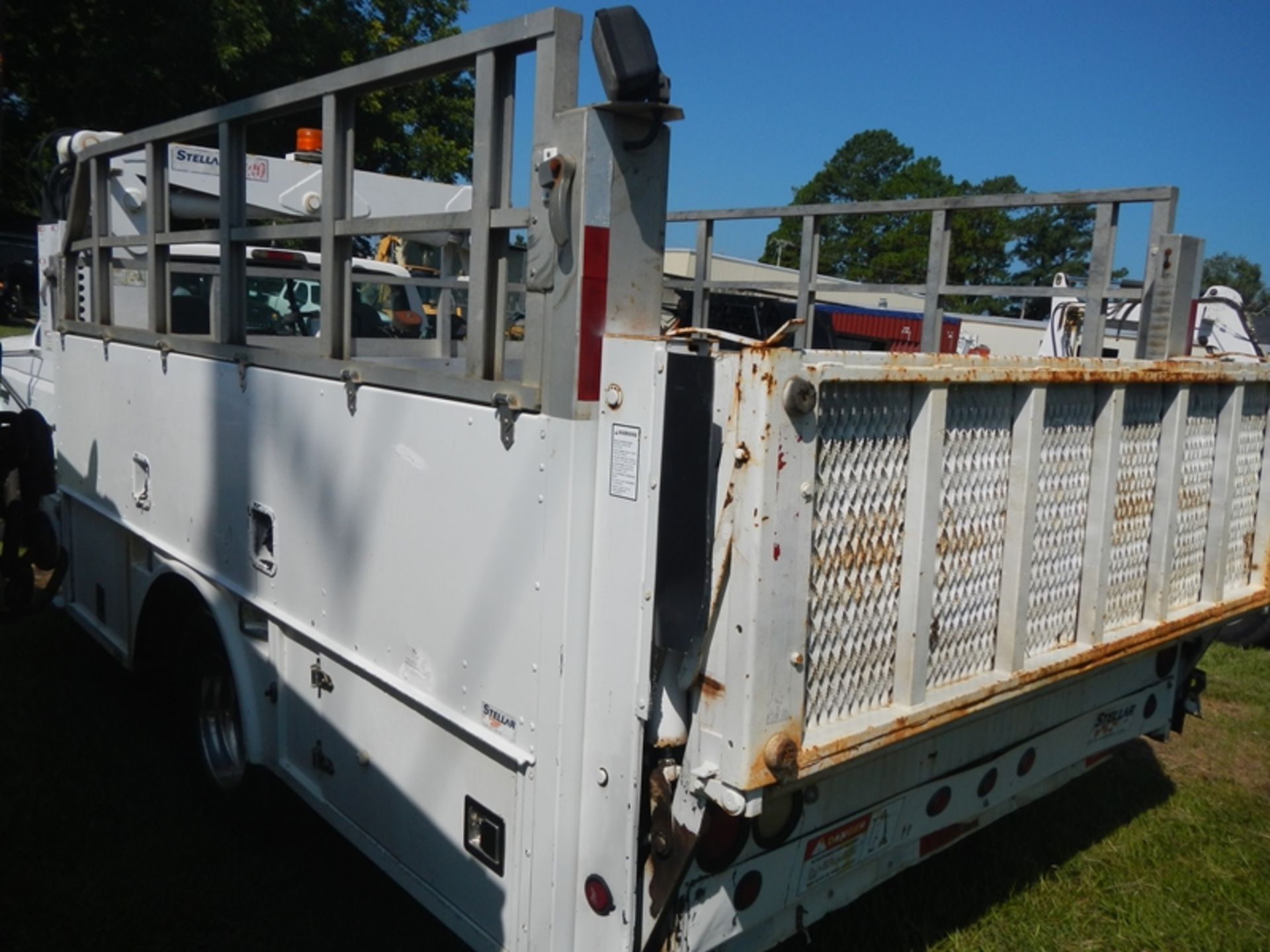 1997 FORD Super Duty 7.3L tire service truck, diesel, reg cab, 5 spd, VIN 3FELF47F6VMA62947 - 233, - Image 4 of 5