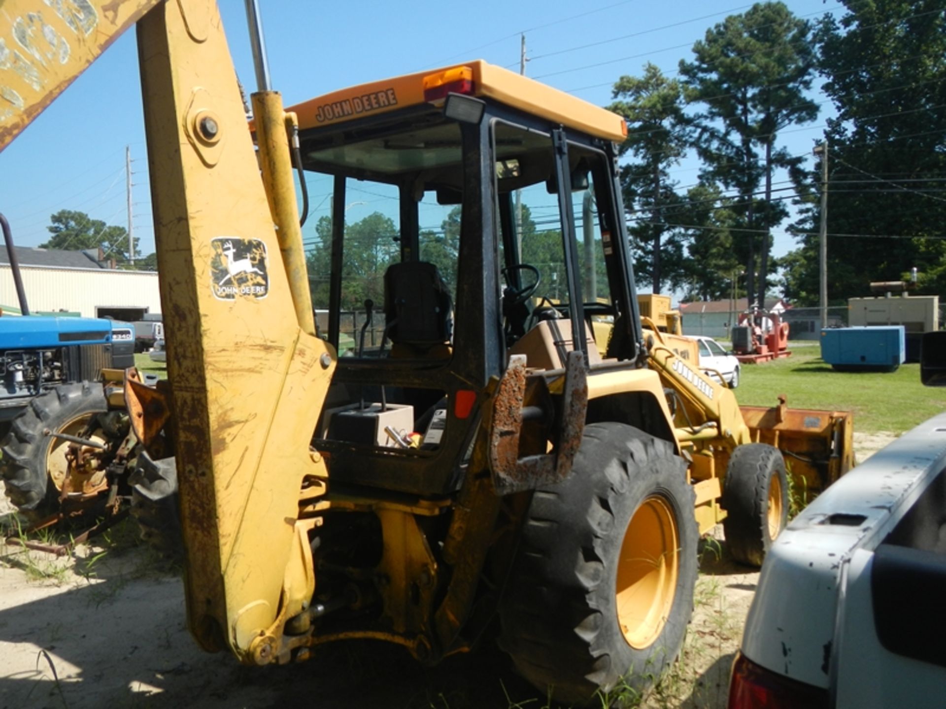 JD 310D Backhoe/Loader, 4in1 front bucket,  7,187 hrs (cranks, runs, moves... but needs clutch) - Image 3 of 8