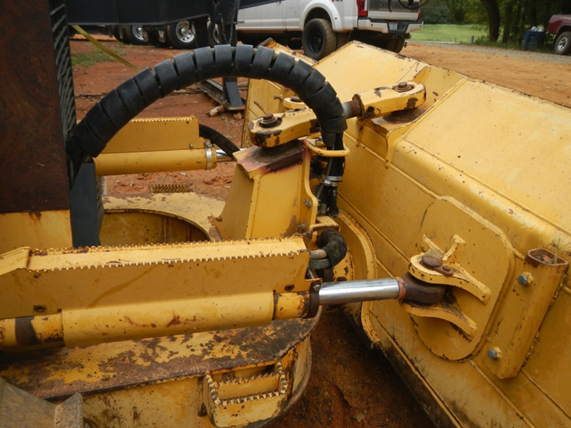 2002 John Deere 700H dozer 4708  hours showing nice U/C ser# TO700HX907644 - Image 9 of 11