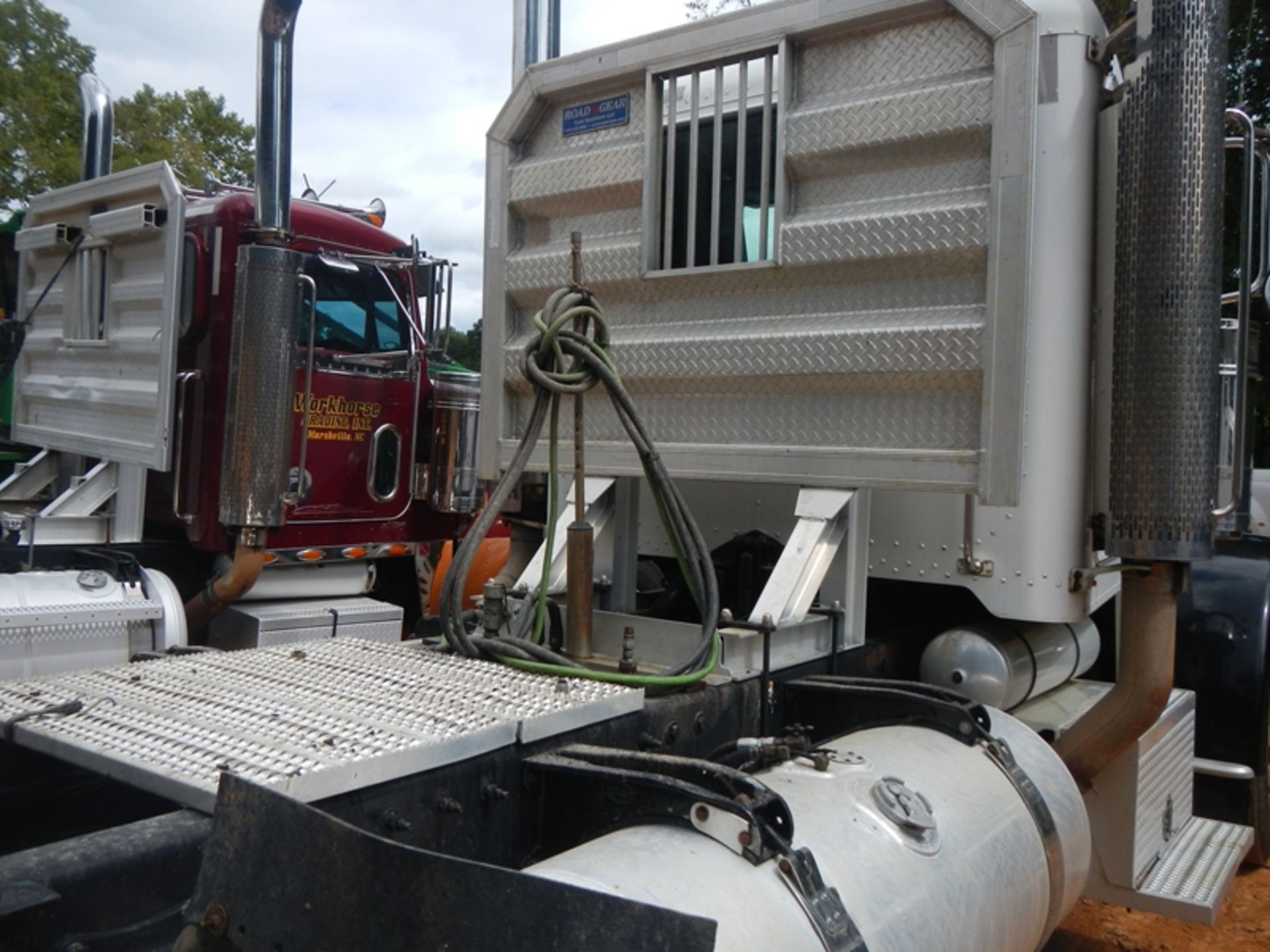 2008 Peterbilt day cab ISX 485 Cummings 640,387 miles, vin# 1XPWD49X4SD77001? - Image 4 of 9