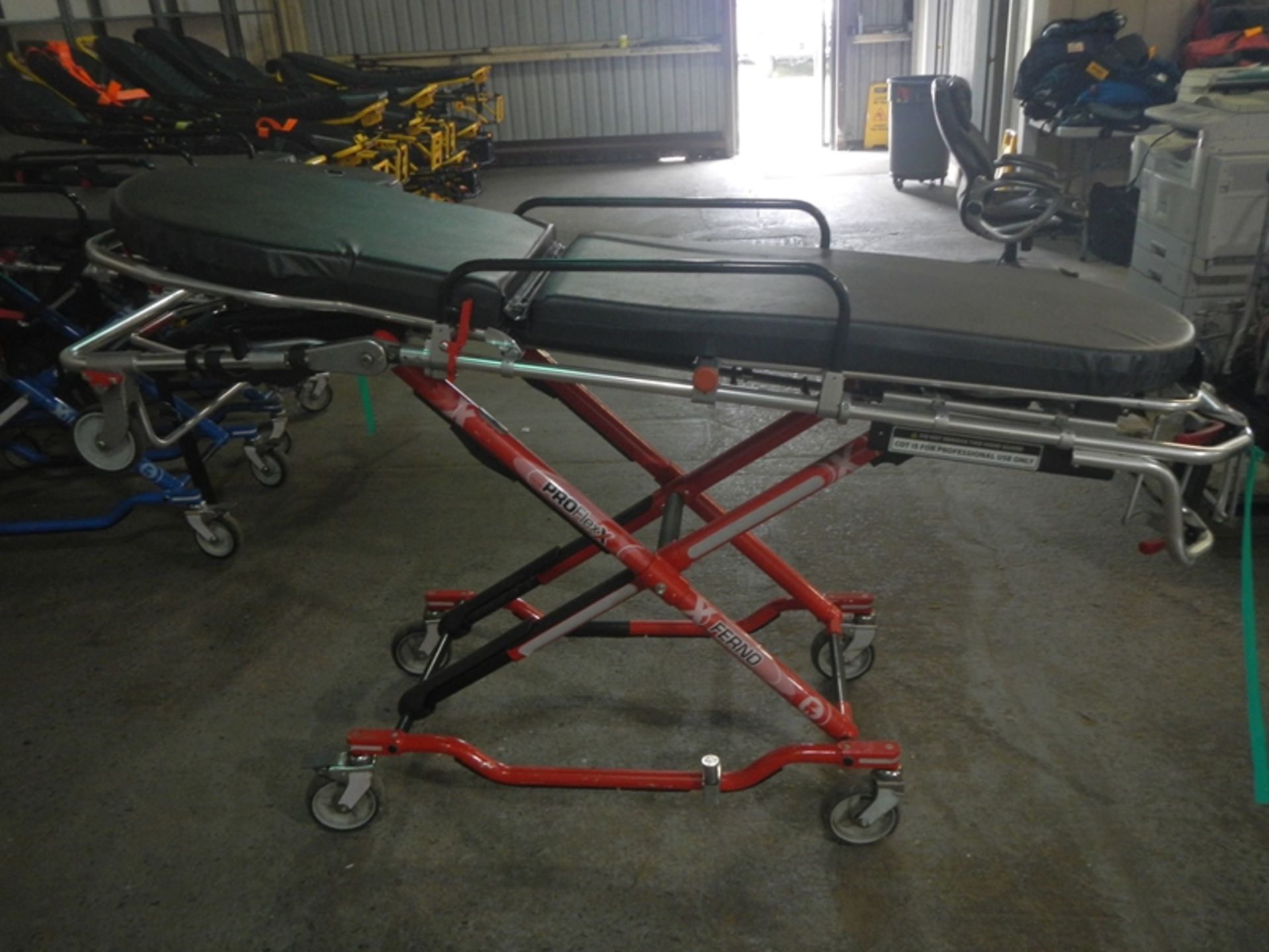 Ferno Pro Flex stretcher red - Image 2 of 2