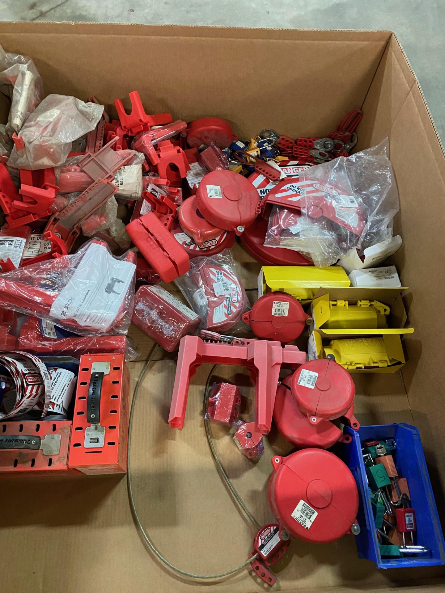PALLET OF LOCK OUT / TAG OUT EQUIPMENT INCLUDING LOCKS