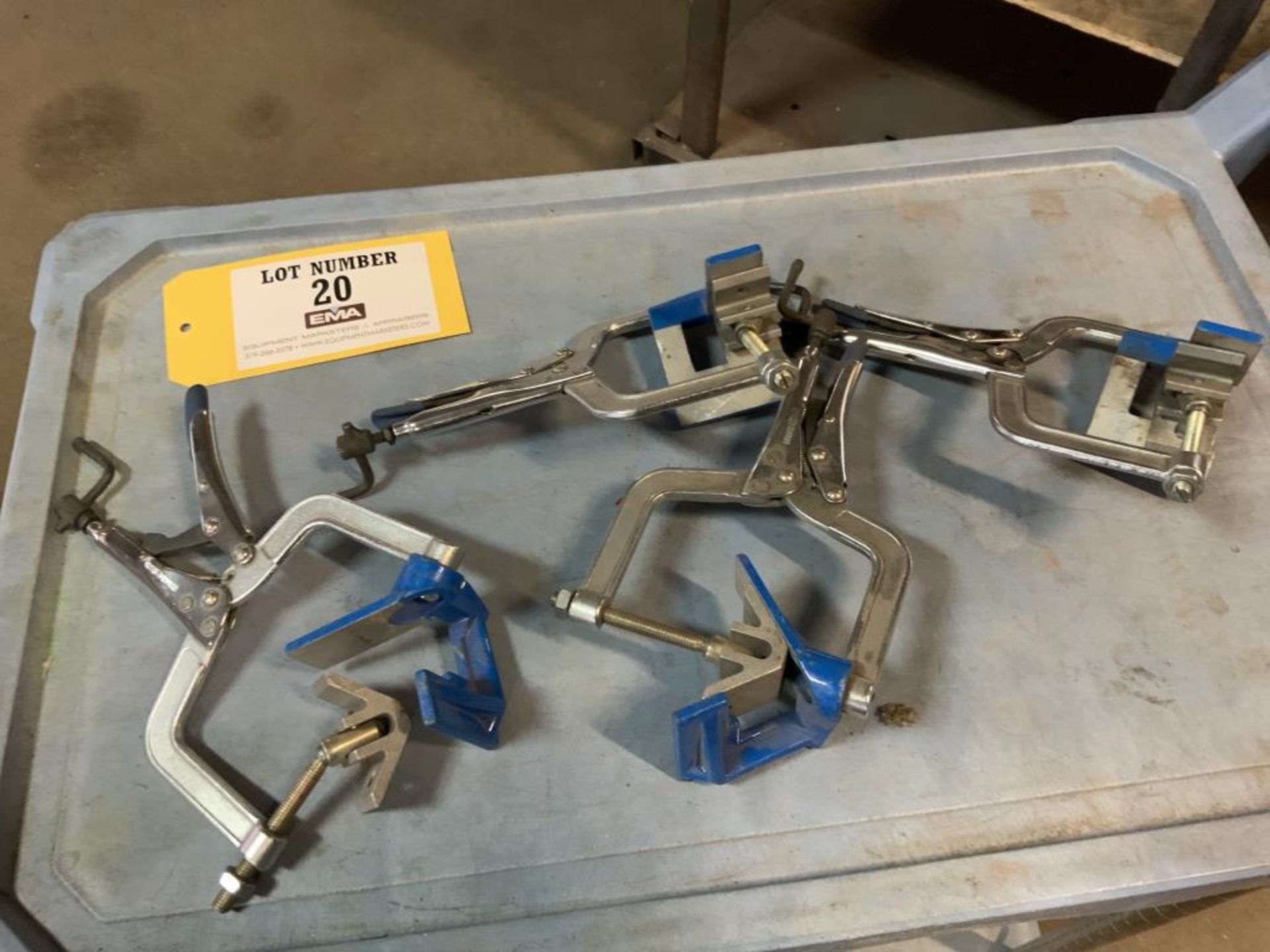 Adjustable corner clamps