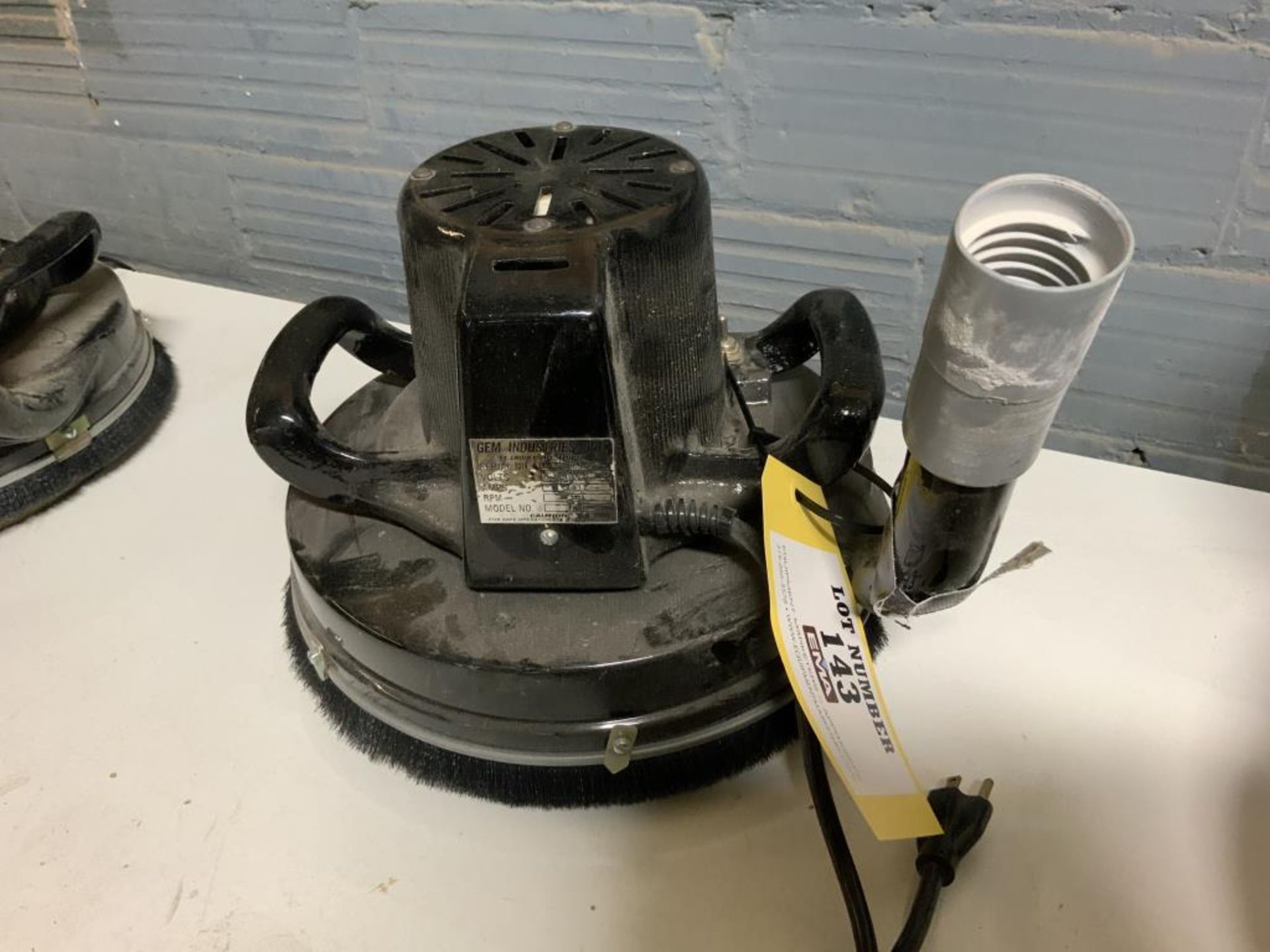 Orbital countertop sander