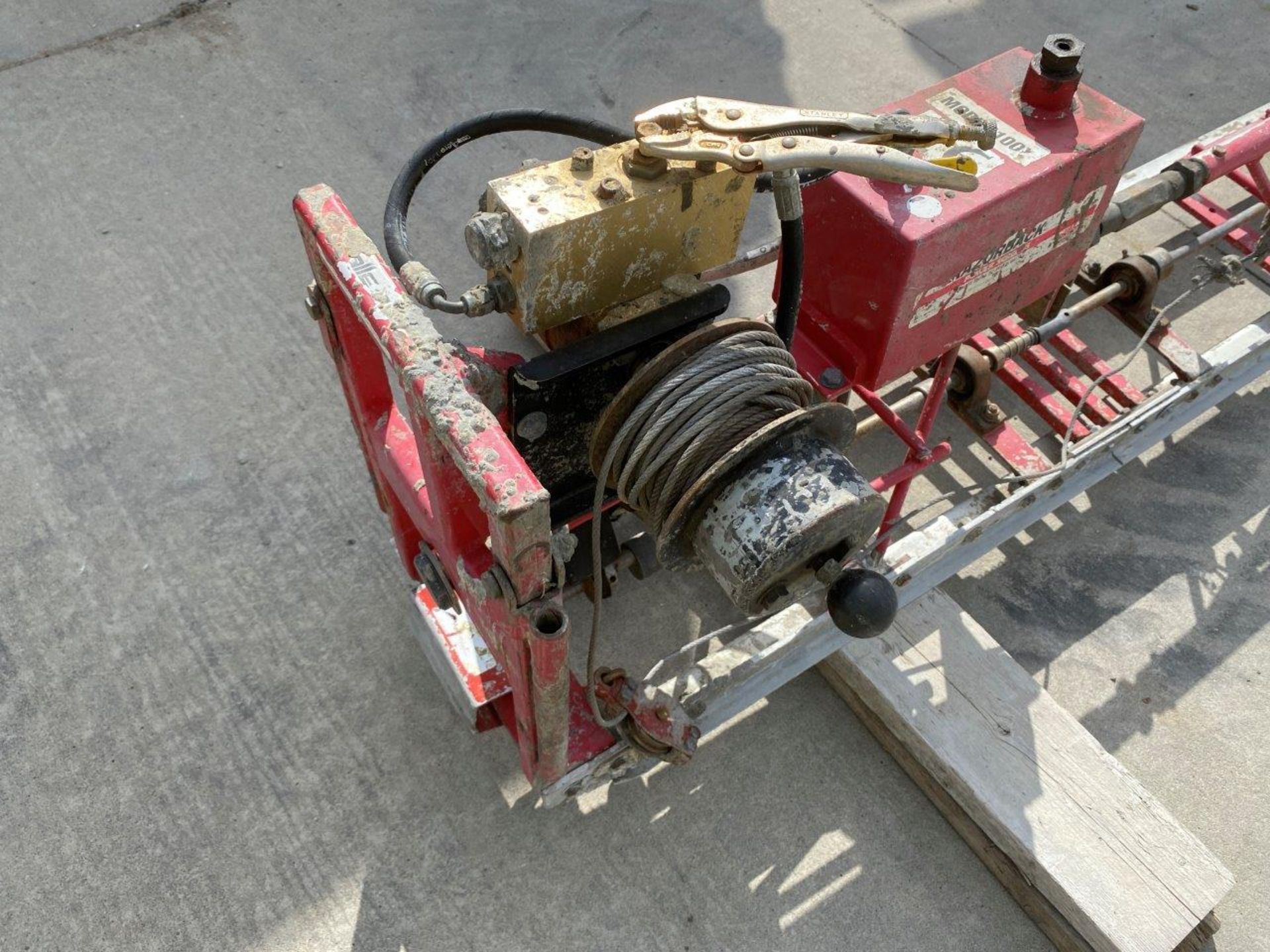Allen Razorback screed, 24' width, Honda gas power engine, manual start, hydraulic winches, operates - Image 7 of 15