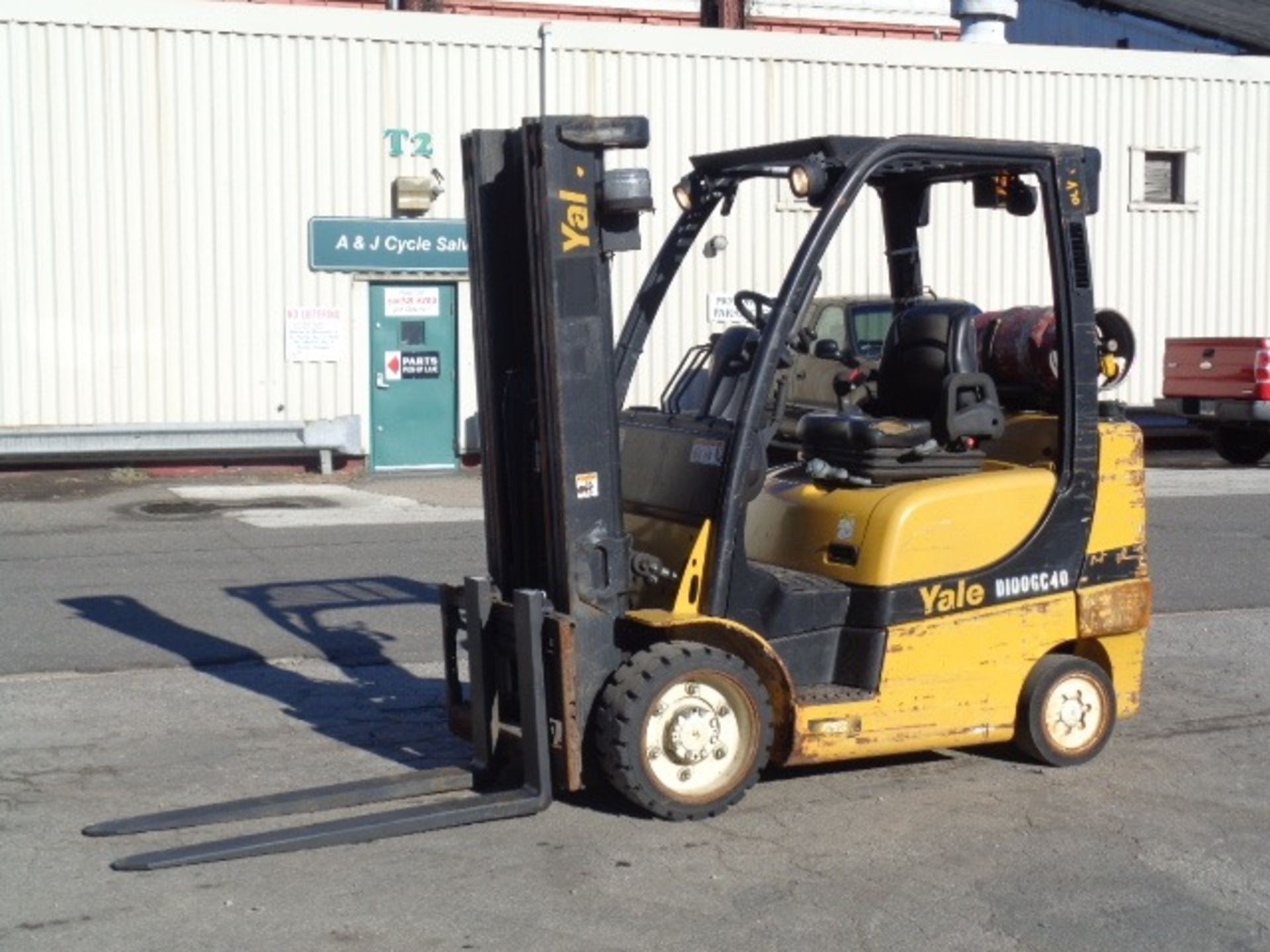 2014 Yale GLC060VX 6,000 lb Forklift - Image 8 of 17