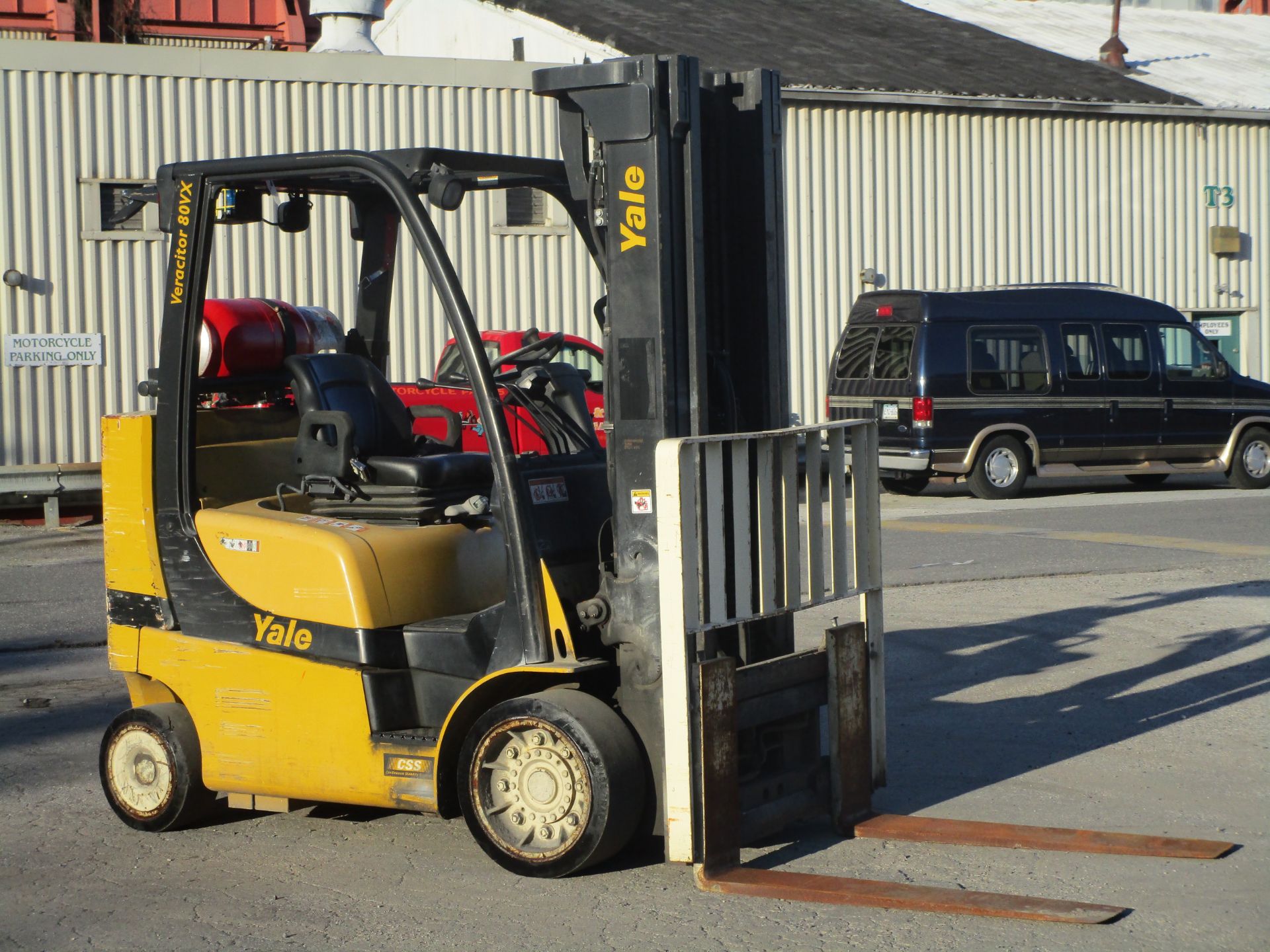 2015 Yale GLC080VX Forklift - Image 9 of 17