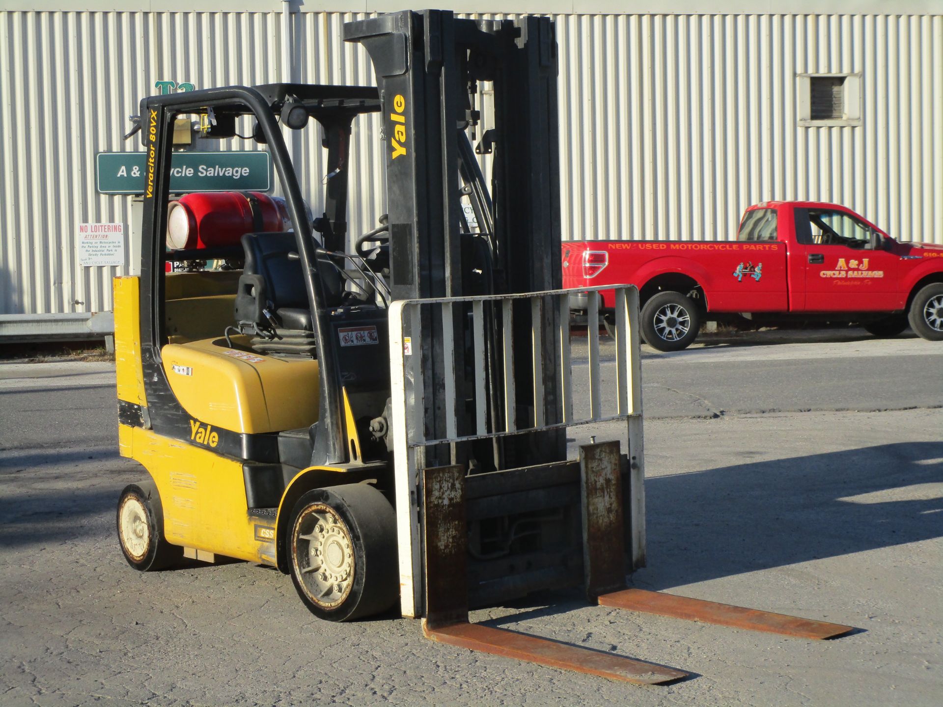 2015 Yale GLC080VX Forklift - Image 10 of 17