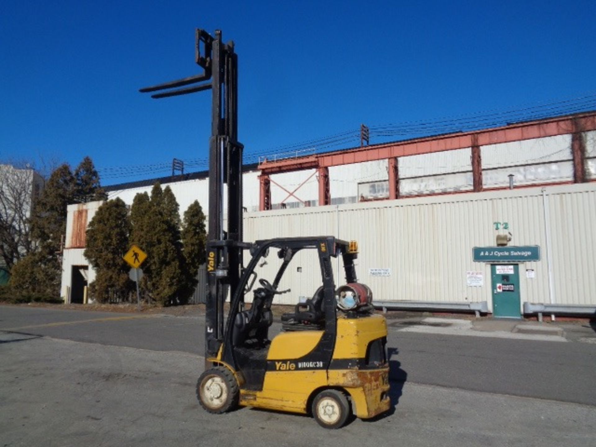 2014 Yale GLC060VX 6,000 lb Forklift - Image 14 of 17