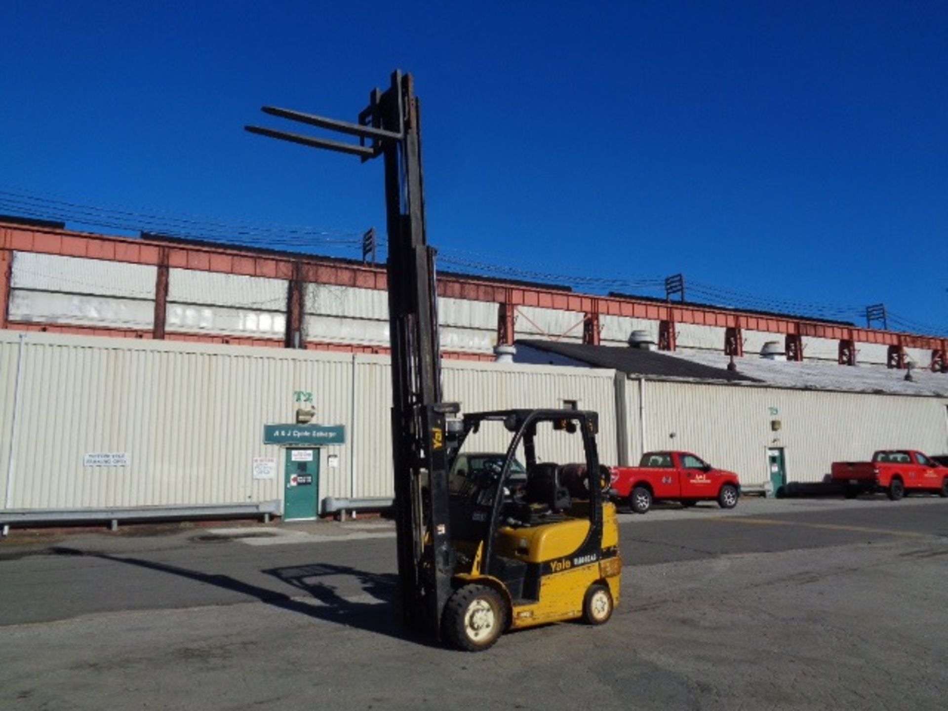 2014 Yale GLC060VX 6,000 lb Forklift - Image 12 of 17