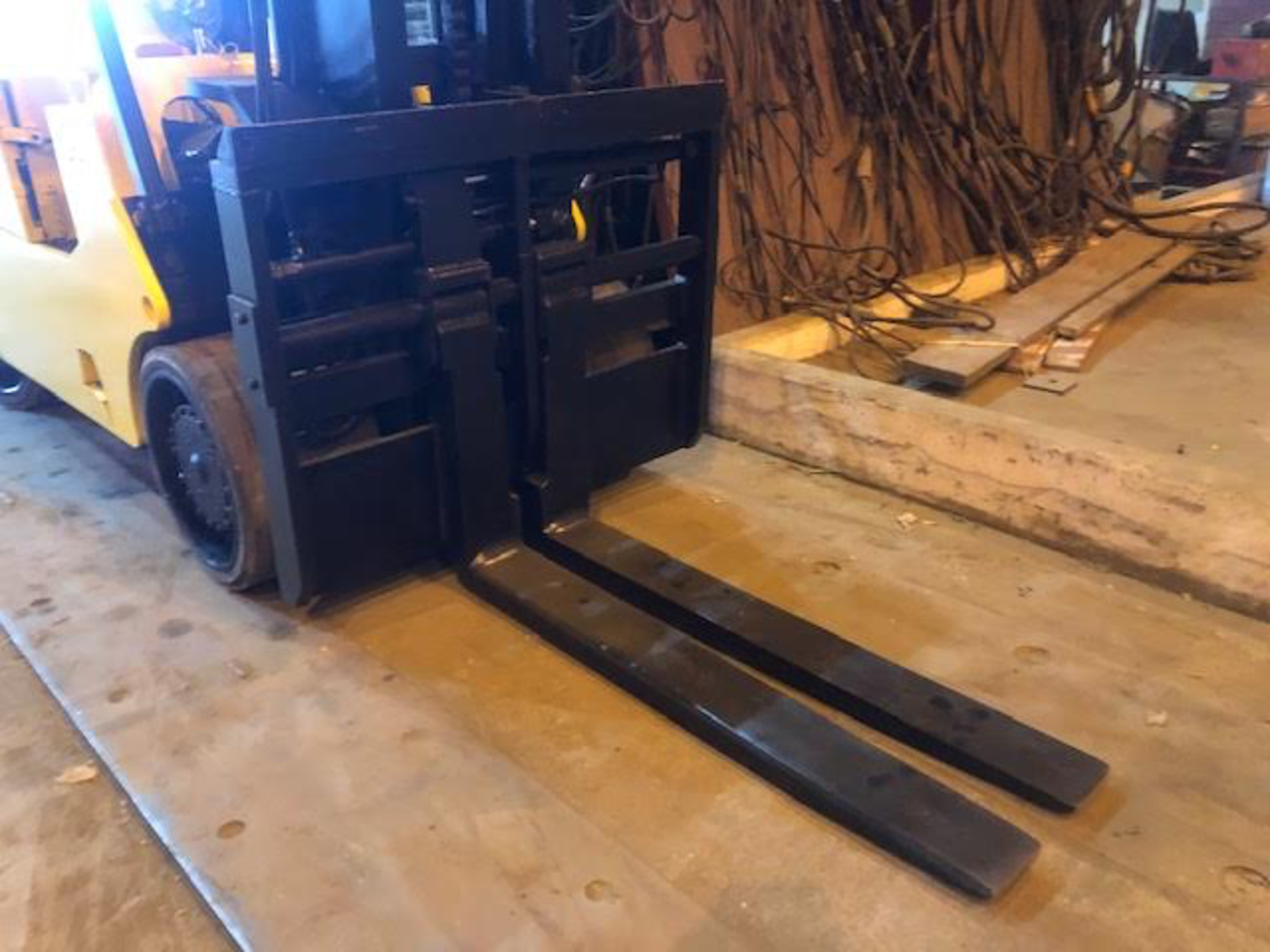 Royal TA220 22,000 lbs Forklift - Image 4 of 7