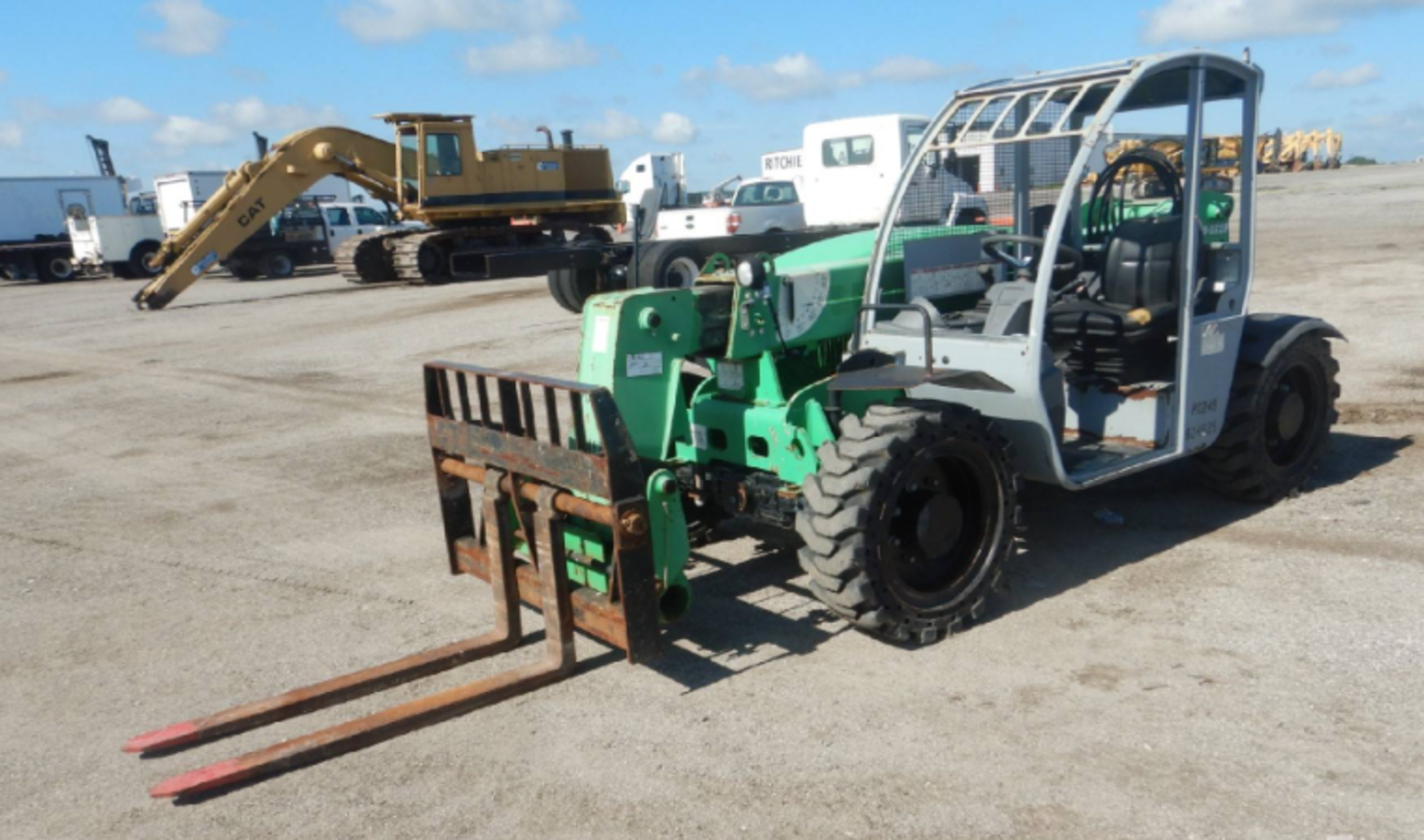 2014 Genie GTH5519 5,500 lb Telescopic Forklift - Image 2 of 4