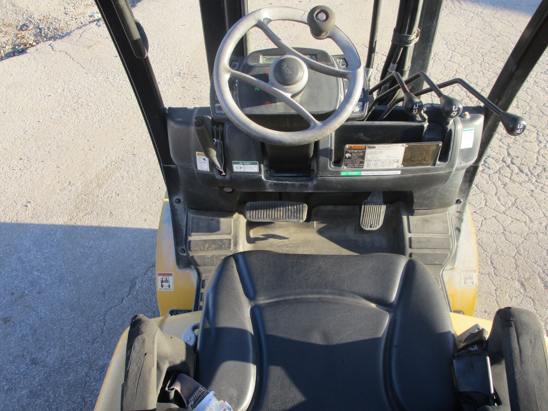 2015 Yale GLC080VX Forklift - Image 16 of 17