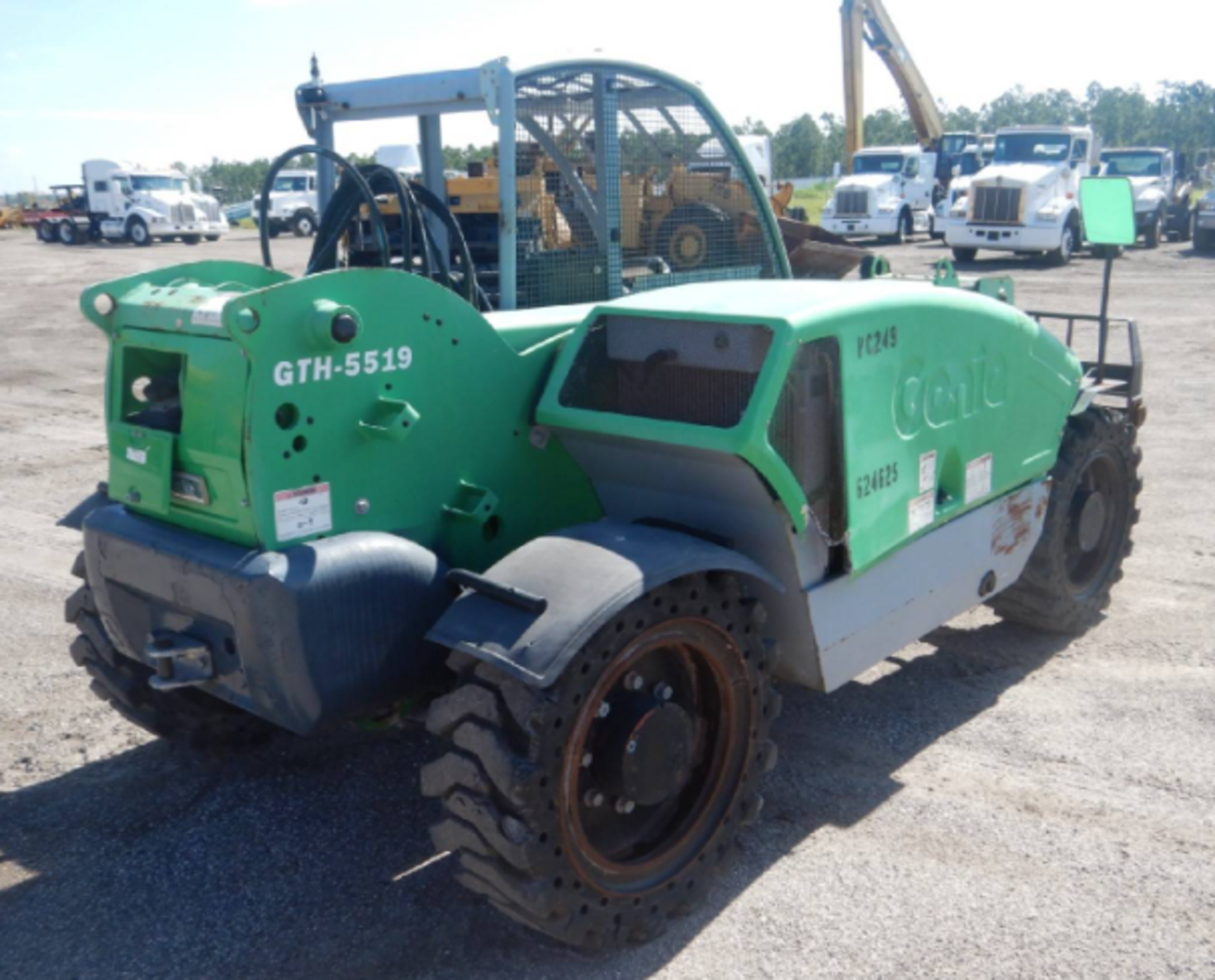 2014 Genie GTH5519 5,500 lb Telescopic Forklift - Image 3 of 4