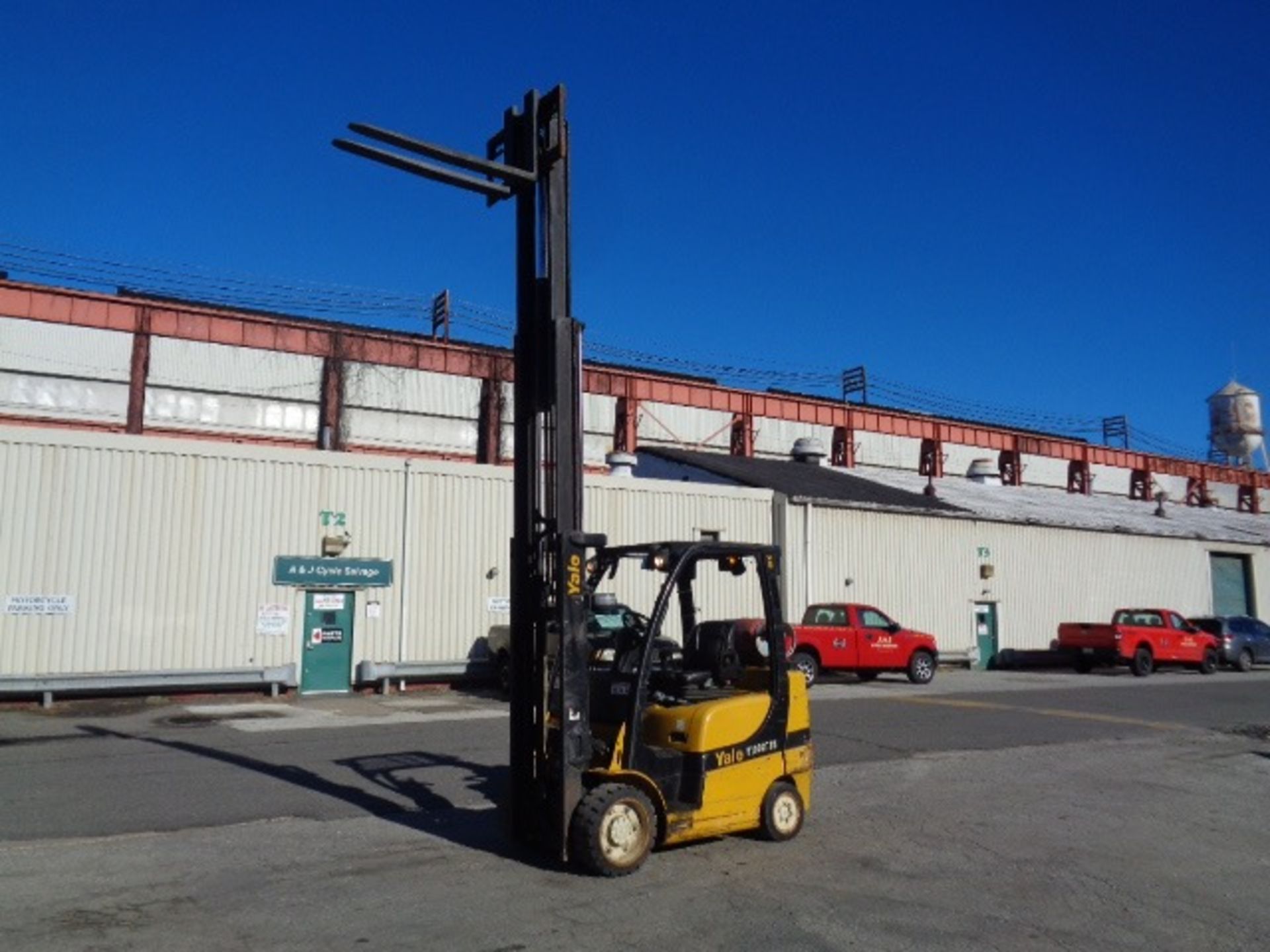 2014 Yale GLC060VX 6,000 lb Forklift - Image 12 of 17