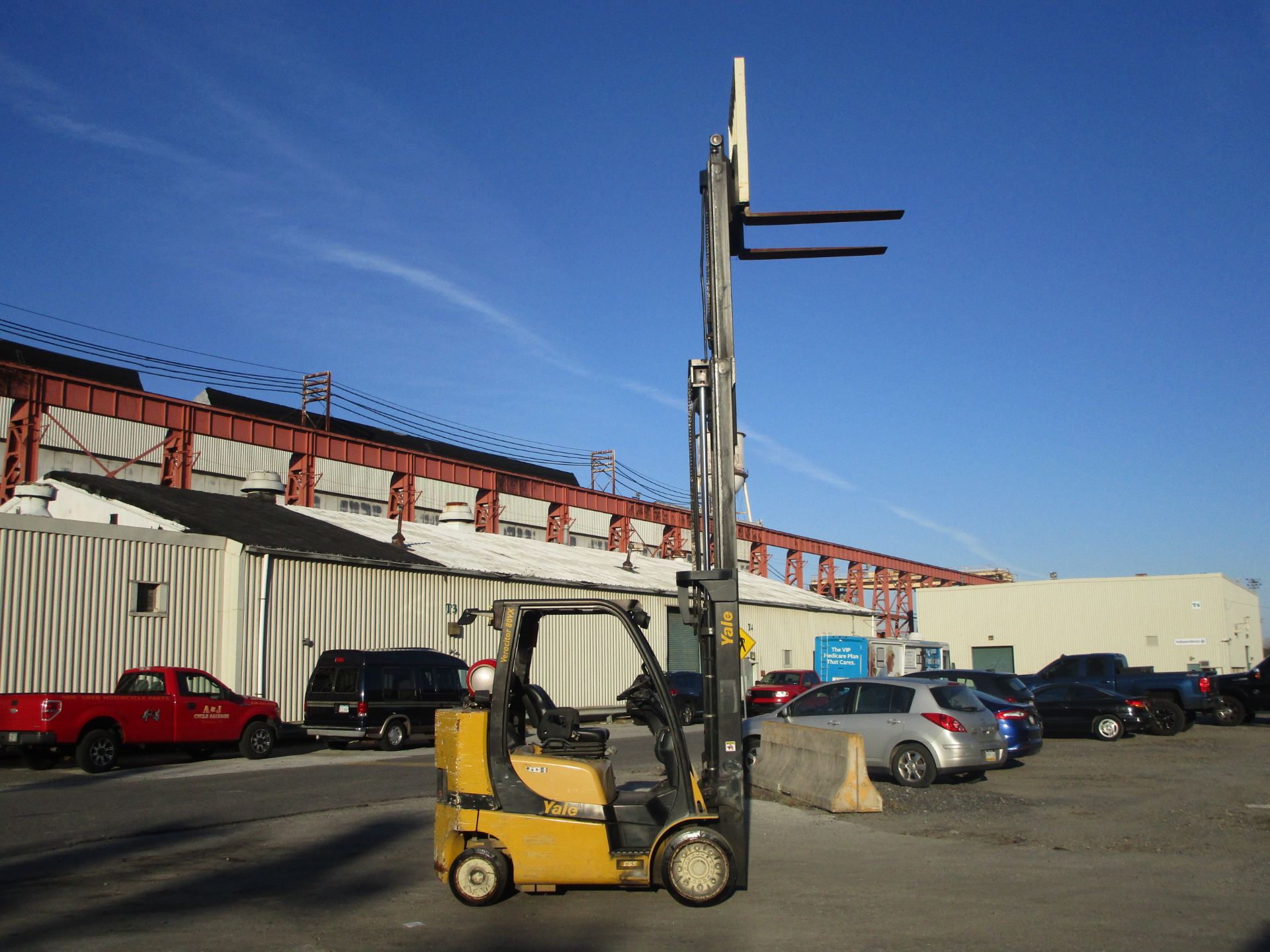 2015 Yale GLC080VX Forklift - Image 13 of 17